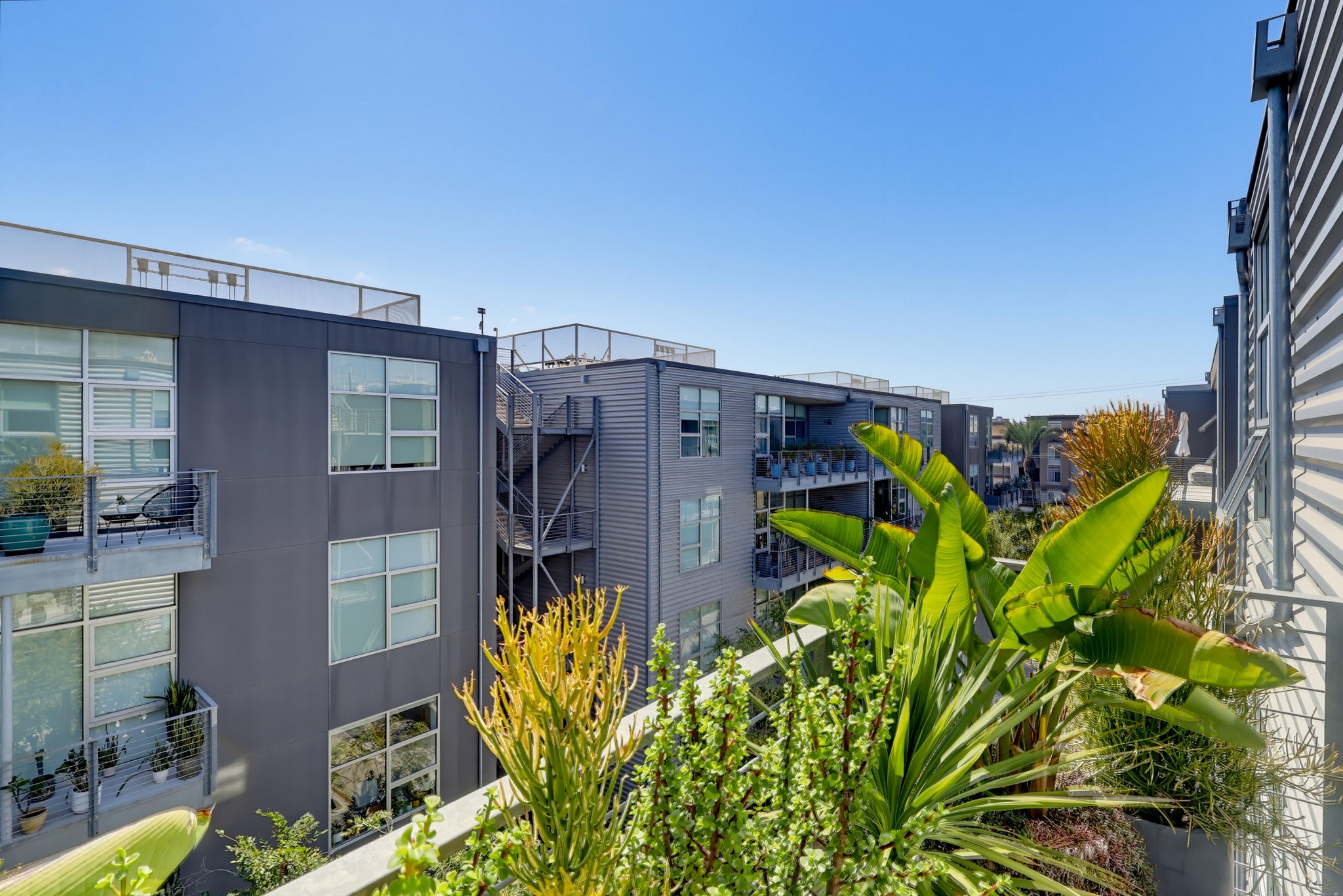 Virtual tour photo 80 of 90 for 4080 Glencoe Ave Unit 408