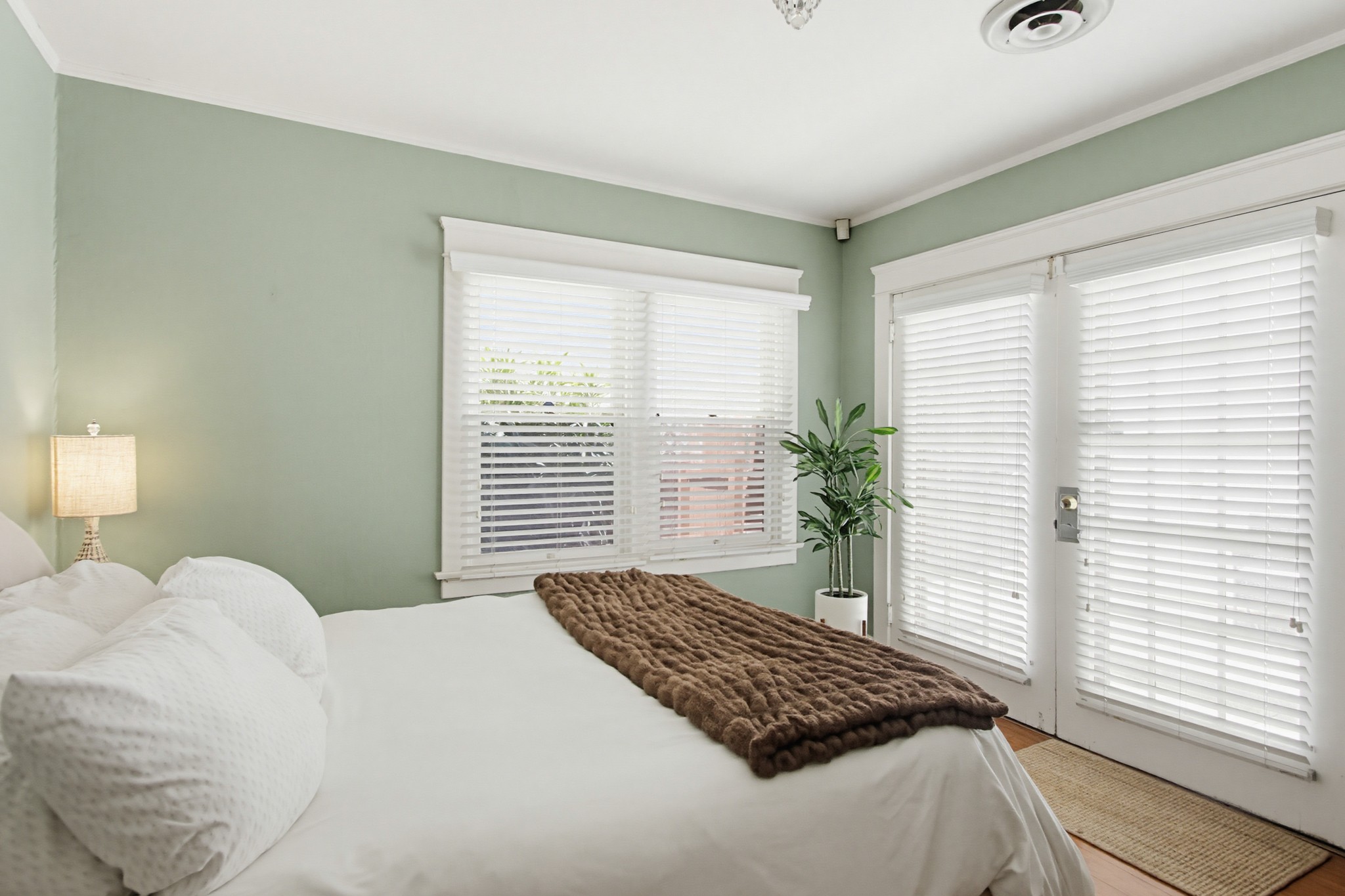 Virtual tour photo 30 of 60 for 4081 First Ave.