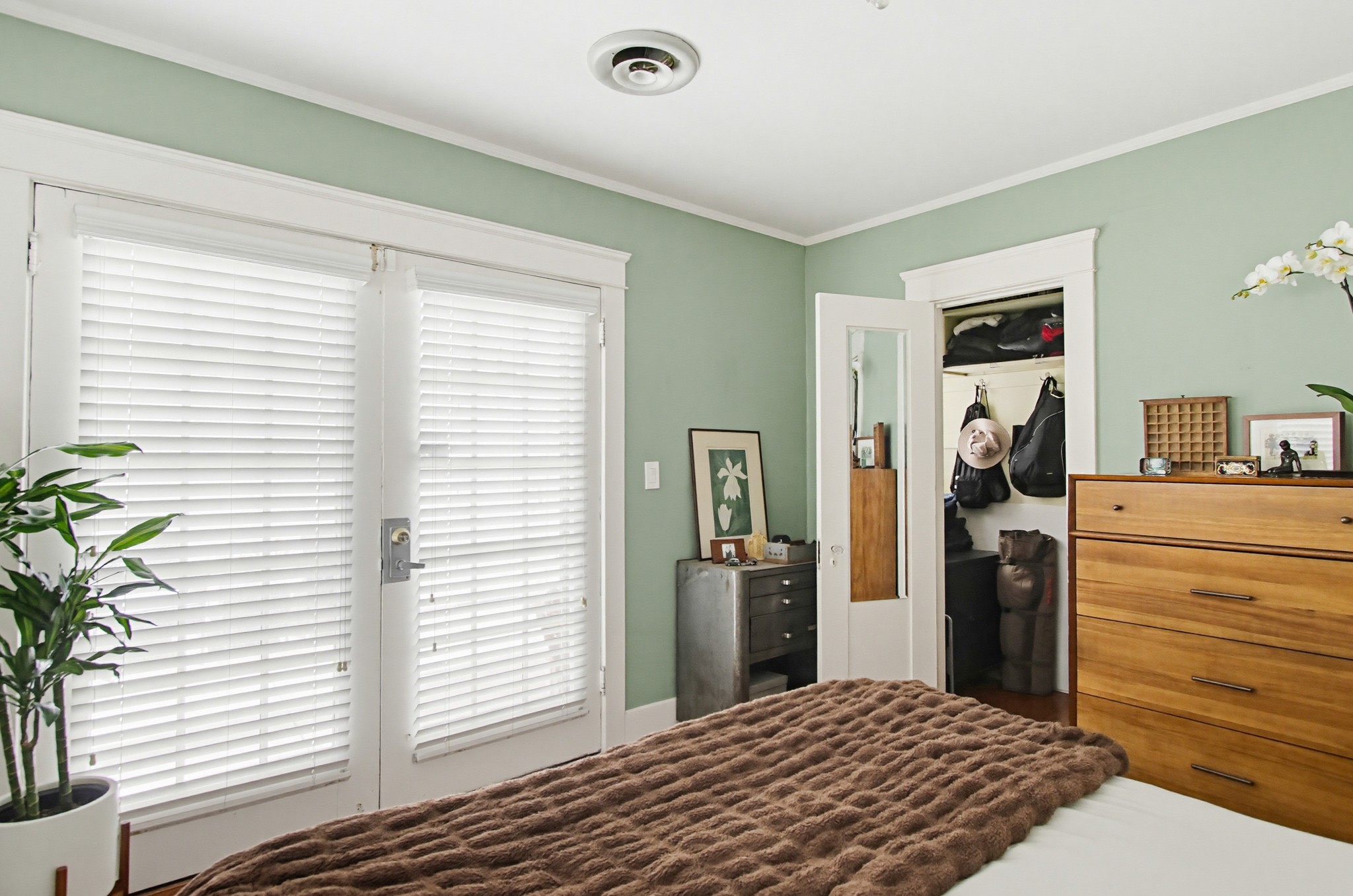 Virtual tour photo 32 of 60 for 4081 First Ave.