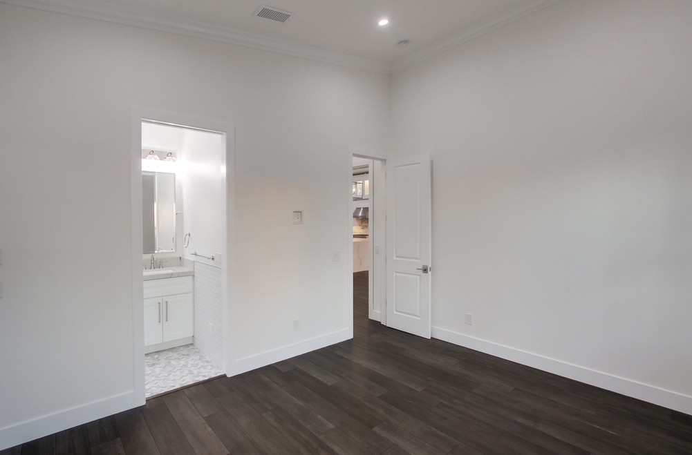 Virtual tour photo 53 of 92 for 4081 Forney Ave