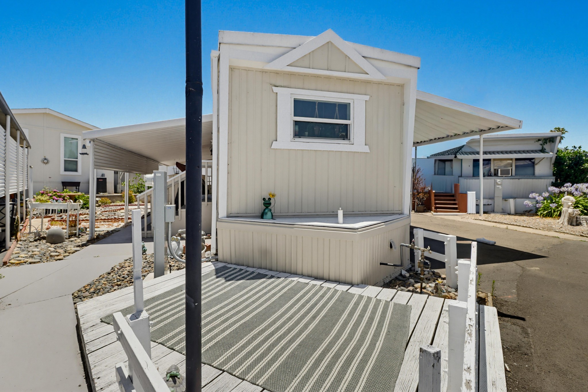 Virtual tour photo 4 of 28 for 410 S 1st St SPC 142