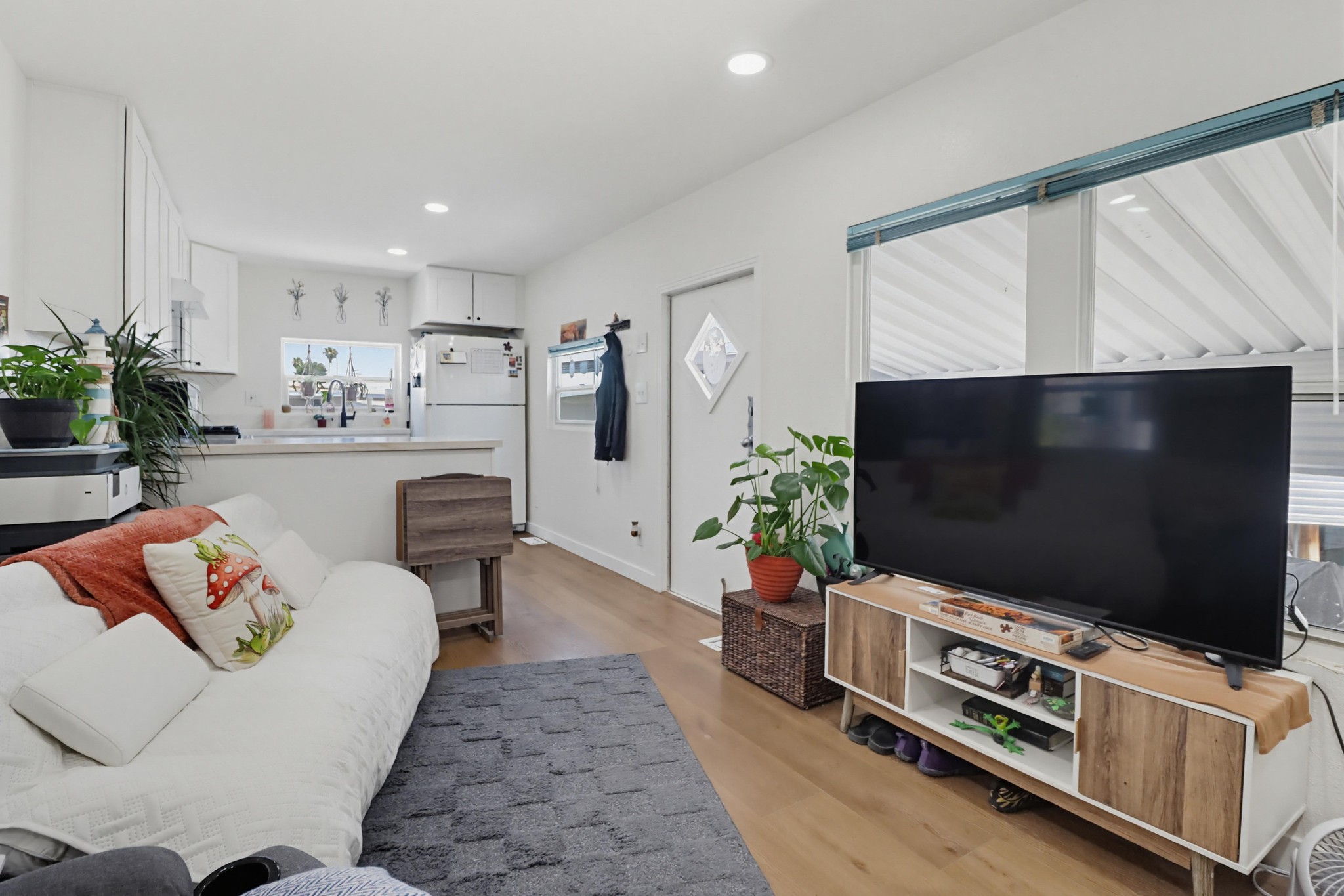 Virtual tour photo 11 of 28 for 410 S 1st St SPC 142