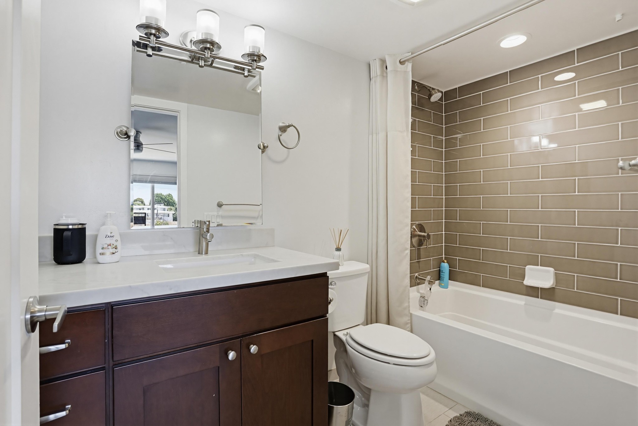 Virtual tour photo 21 of 29 for 4100 Voltaire St Unit 210
