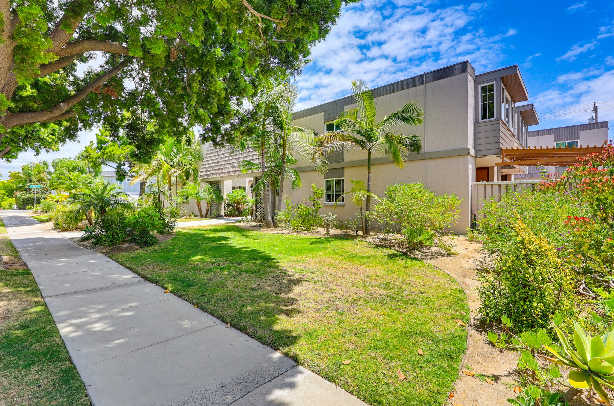 Virtual tour photo 3 of 65 for 411 C Ave