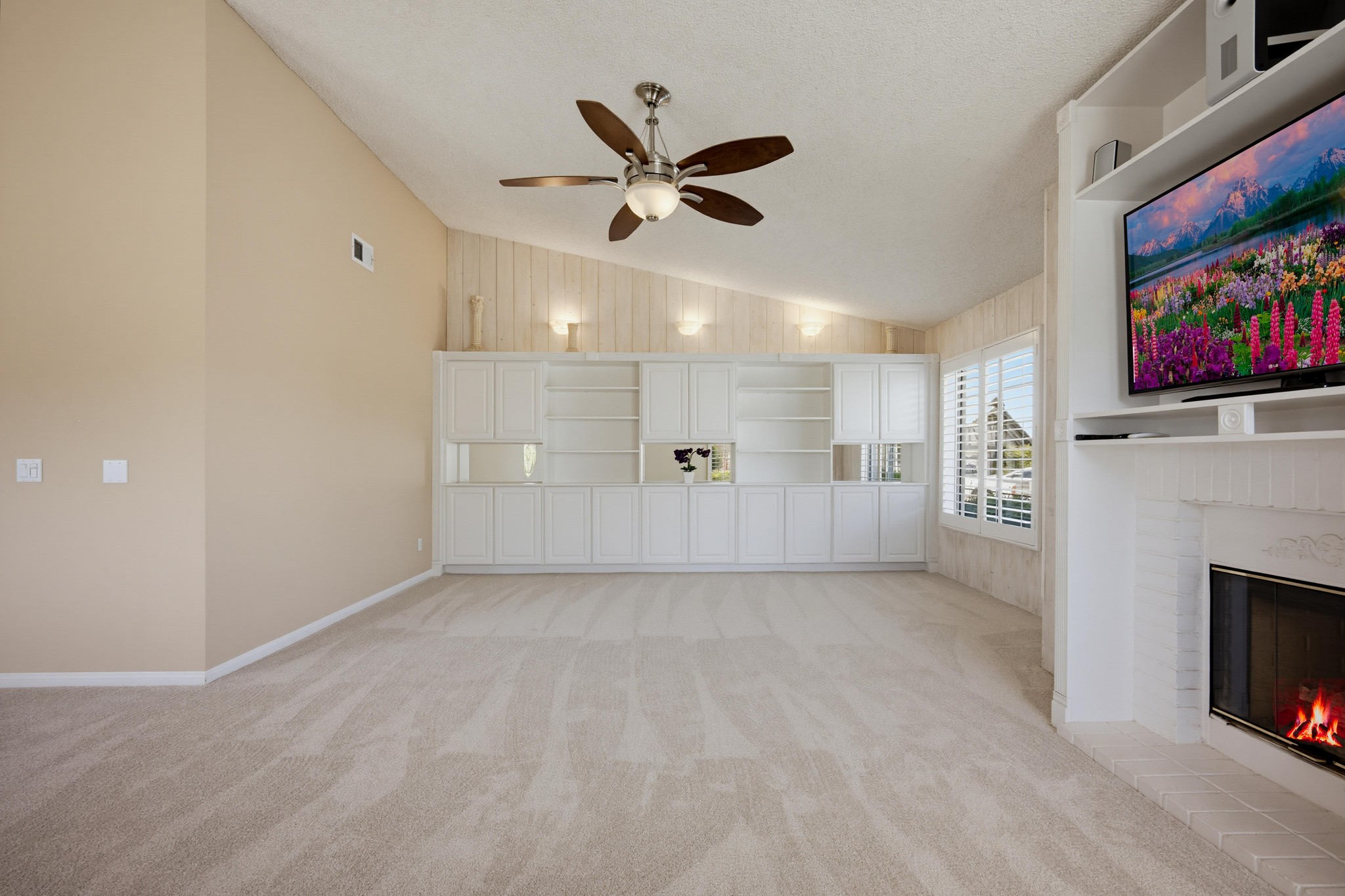 Virtual tour photo 18 of 63 for 41123 Round Hill Ct
