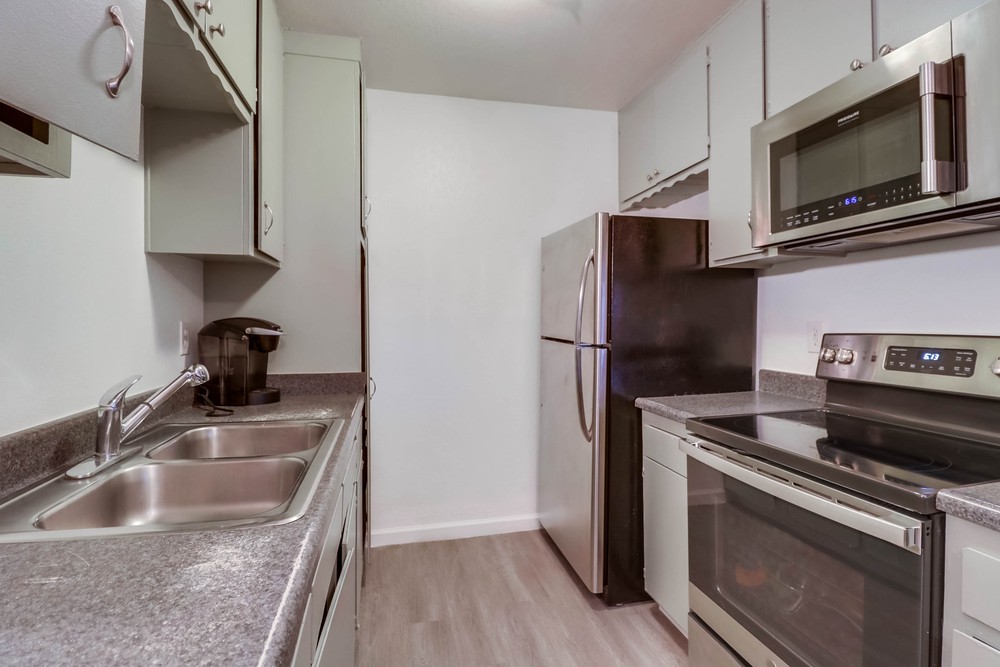 Virtual tour photo 17 of 34 for 4115 Cherokee Ave APT 6