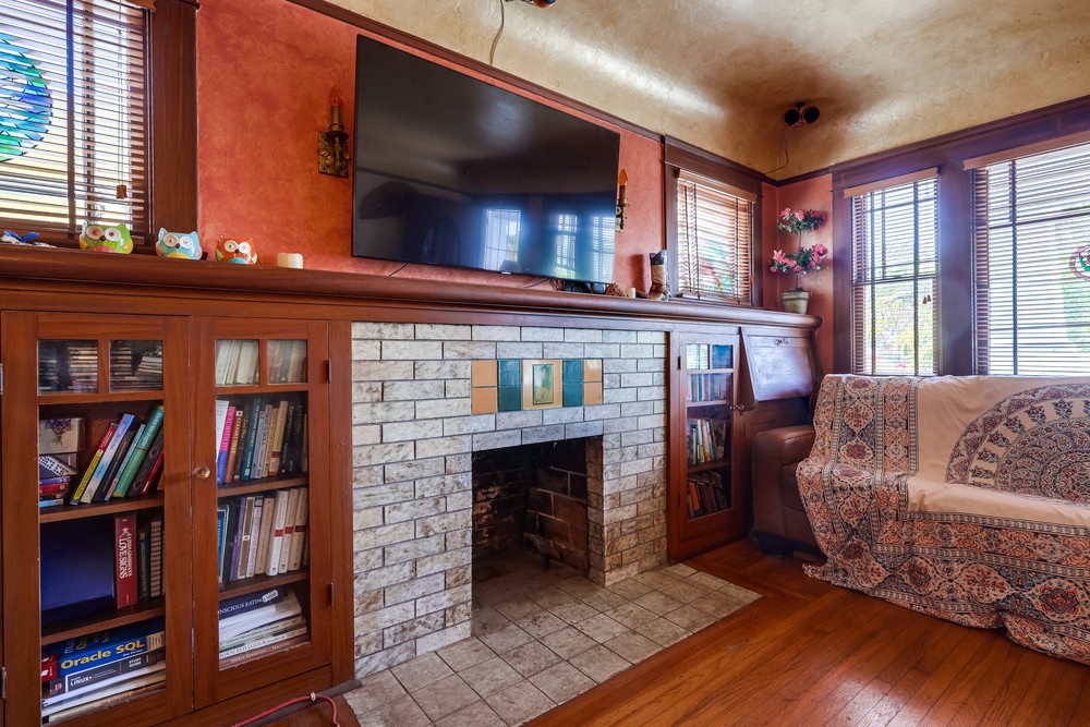 Virtual tour photo 5 of 47 for 4115 Mississippi St