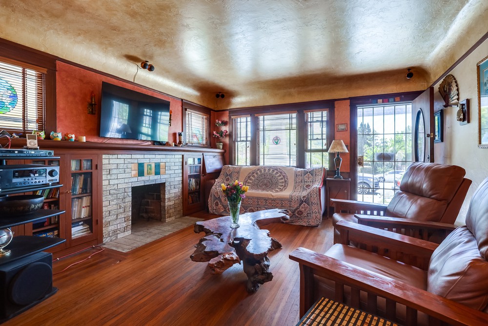 Virtual tour photo 6 of 47 for 4115 Mississippi St