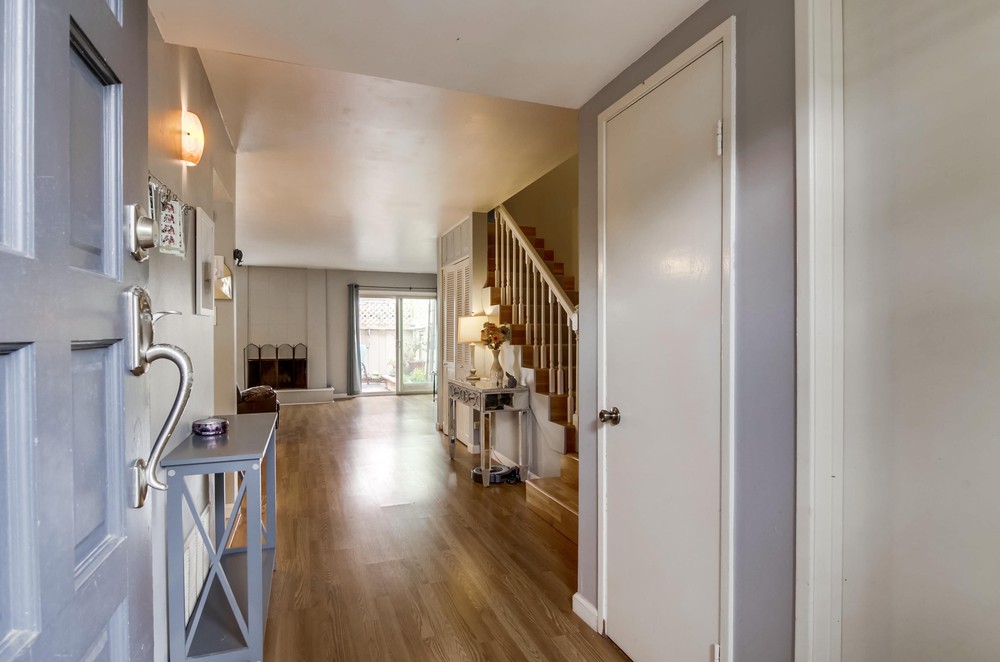 Virtual tour photo 8 of 52 for 4126 Loma Riviera Ln