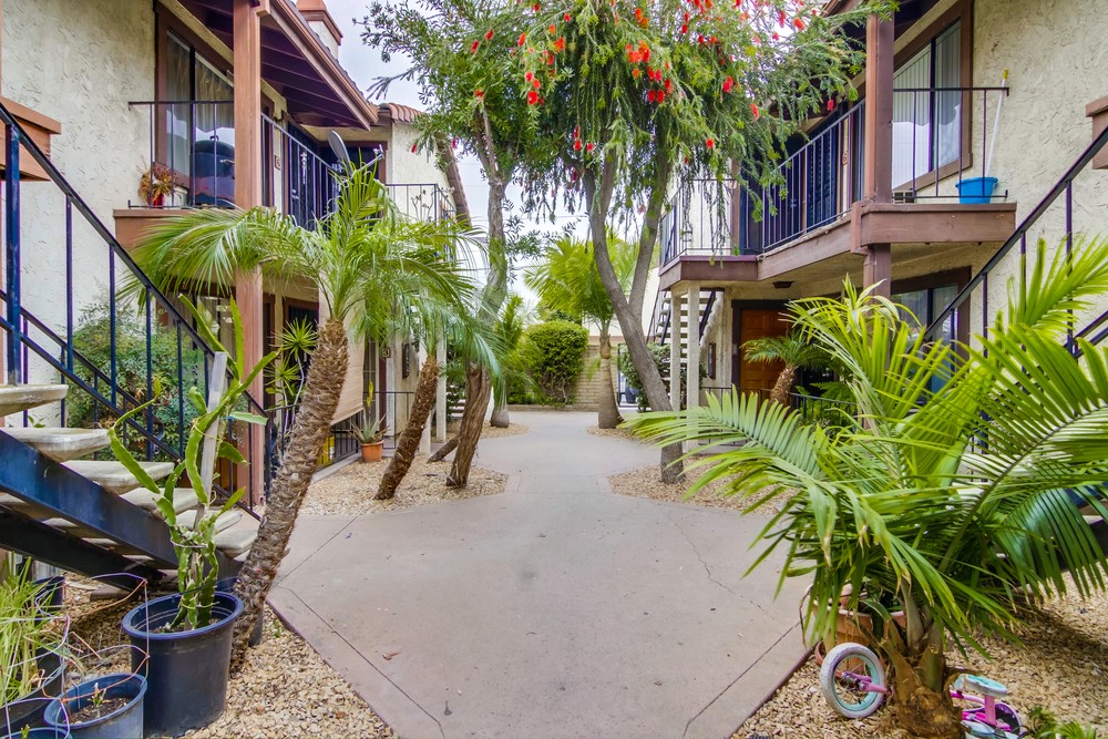 Virtual tour photo 7 of 43 for 4129 Highland Ave #4