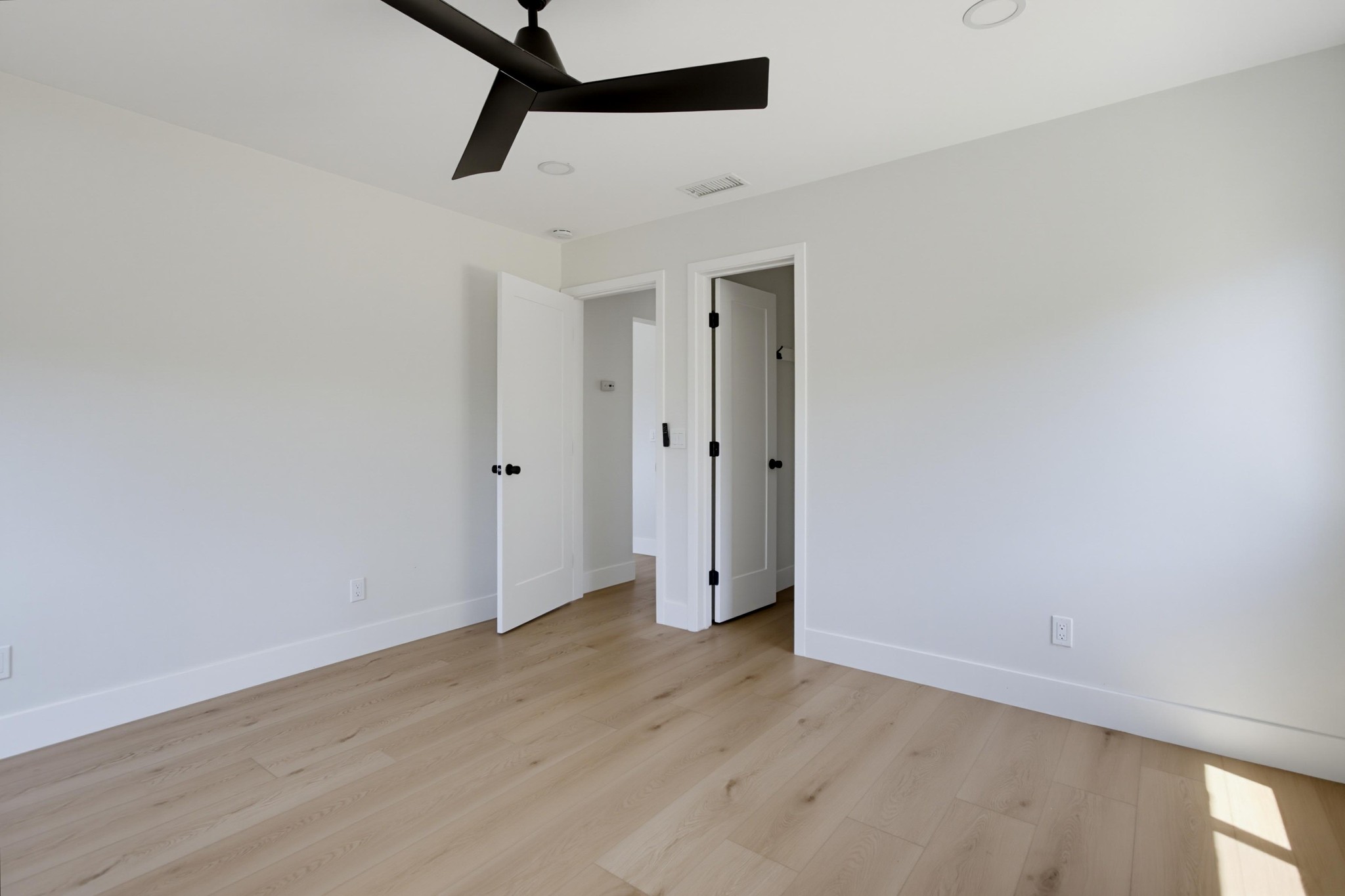 Virtual tour photo 16 of 33 for 4130 Vista Grande Dr
