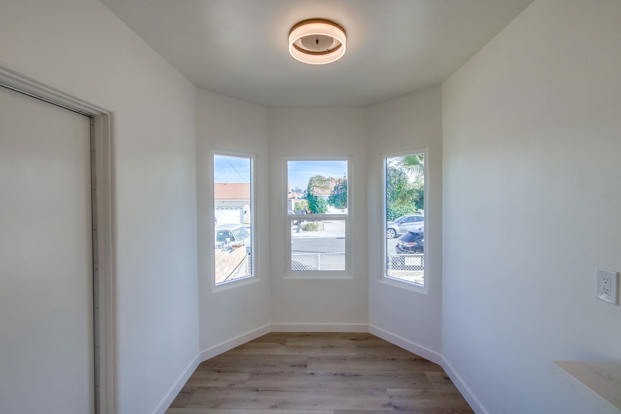 Virtual tour photo 8 of 43 for 4132 Division St