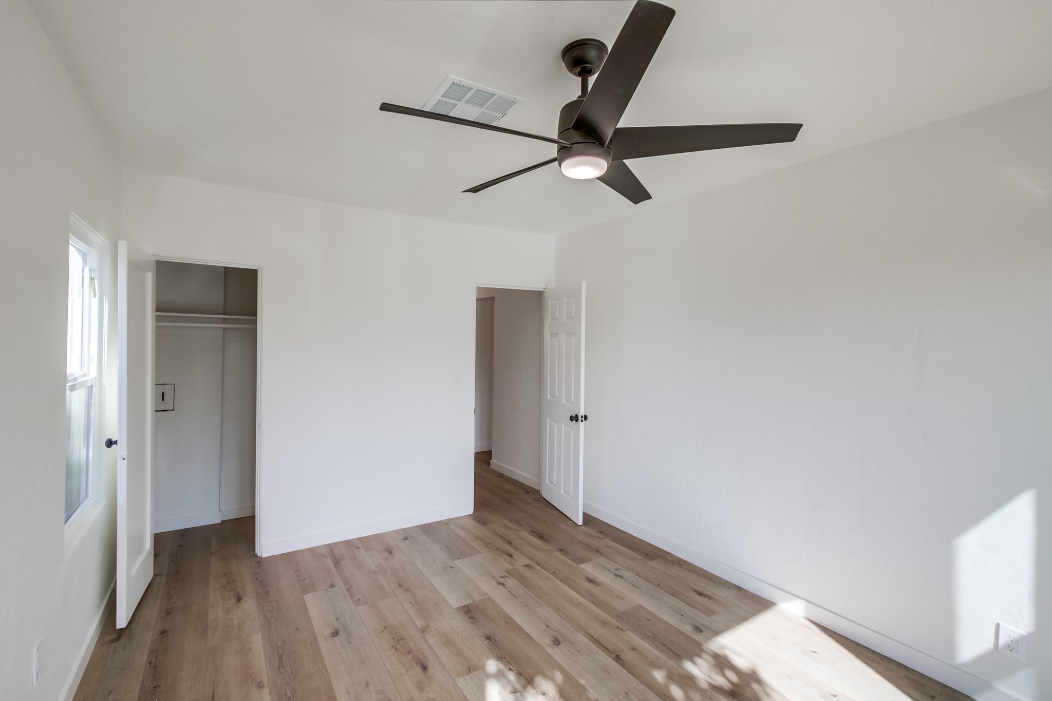 Virtual tour photo 21 of 43 for 4132 Division St