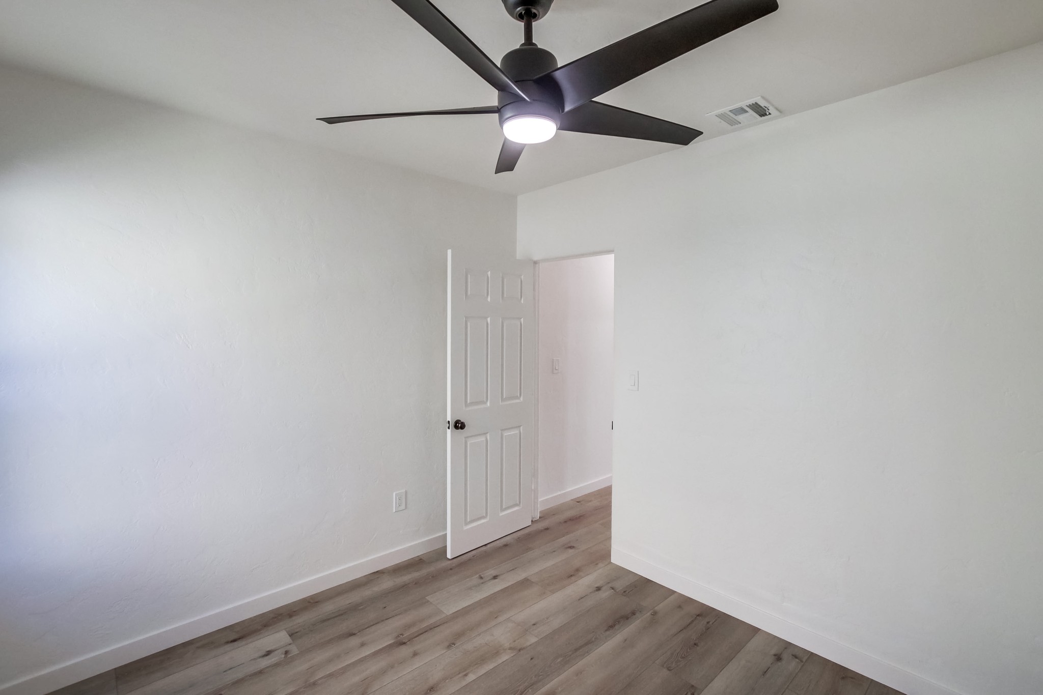 Virtual tour photo 22 of 43 for 4132 Division St