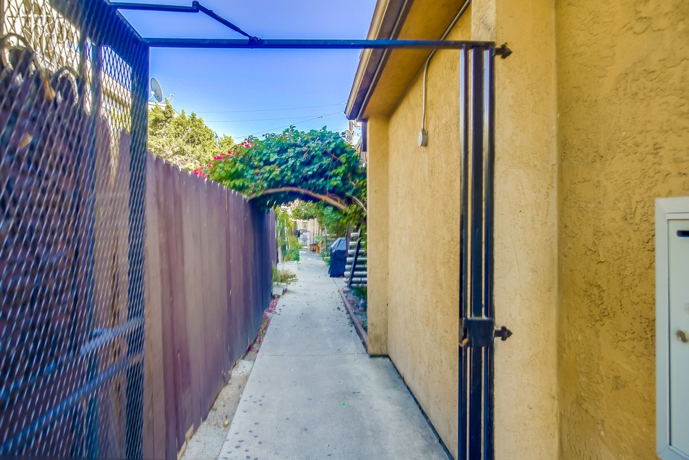 Virtual tour photo 6 of 32 for 4133 42nd St #3