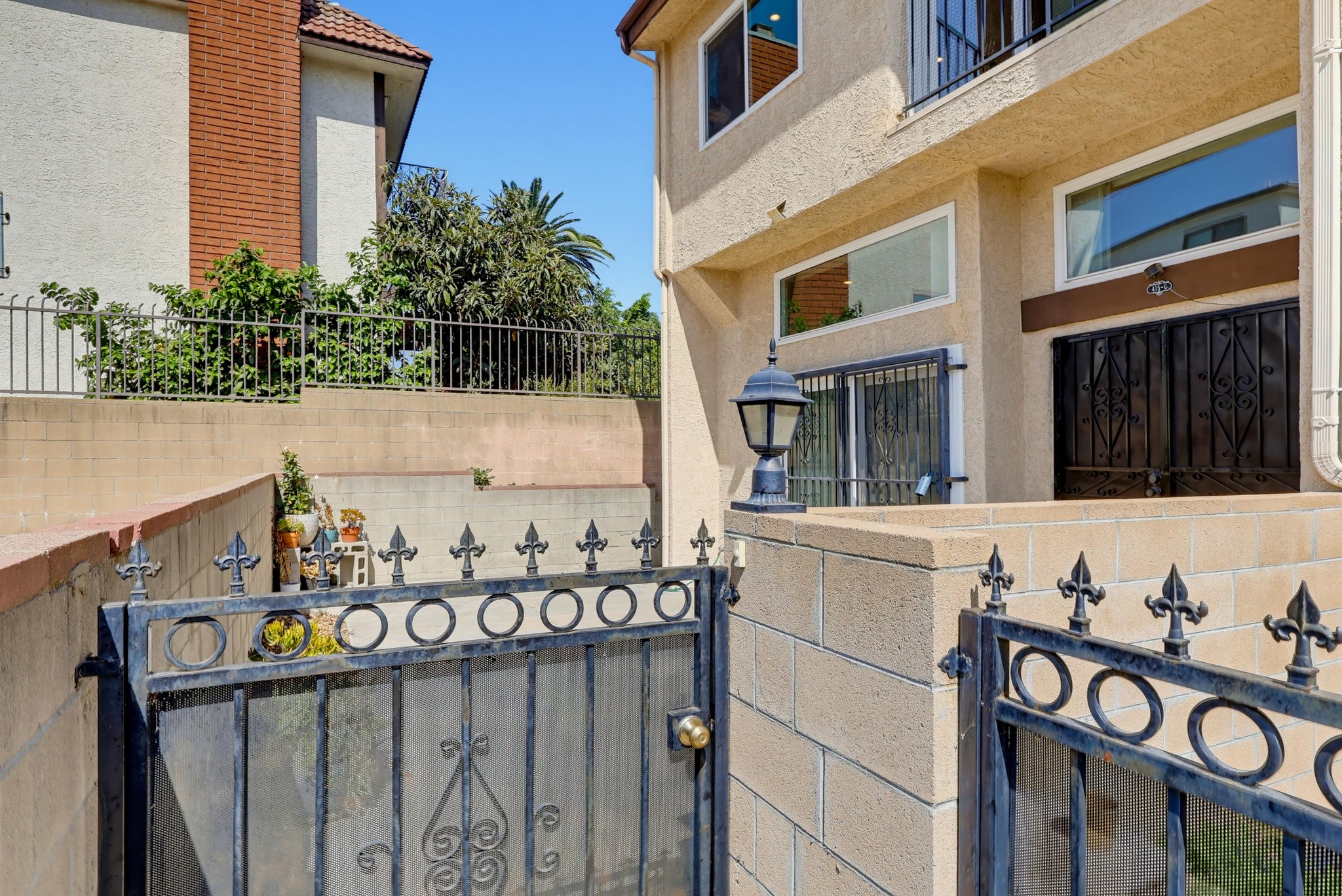 Virtual tour photo 4 of 73 for 415 S Sefton Ave Apt G
