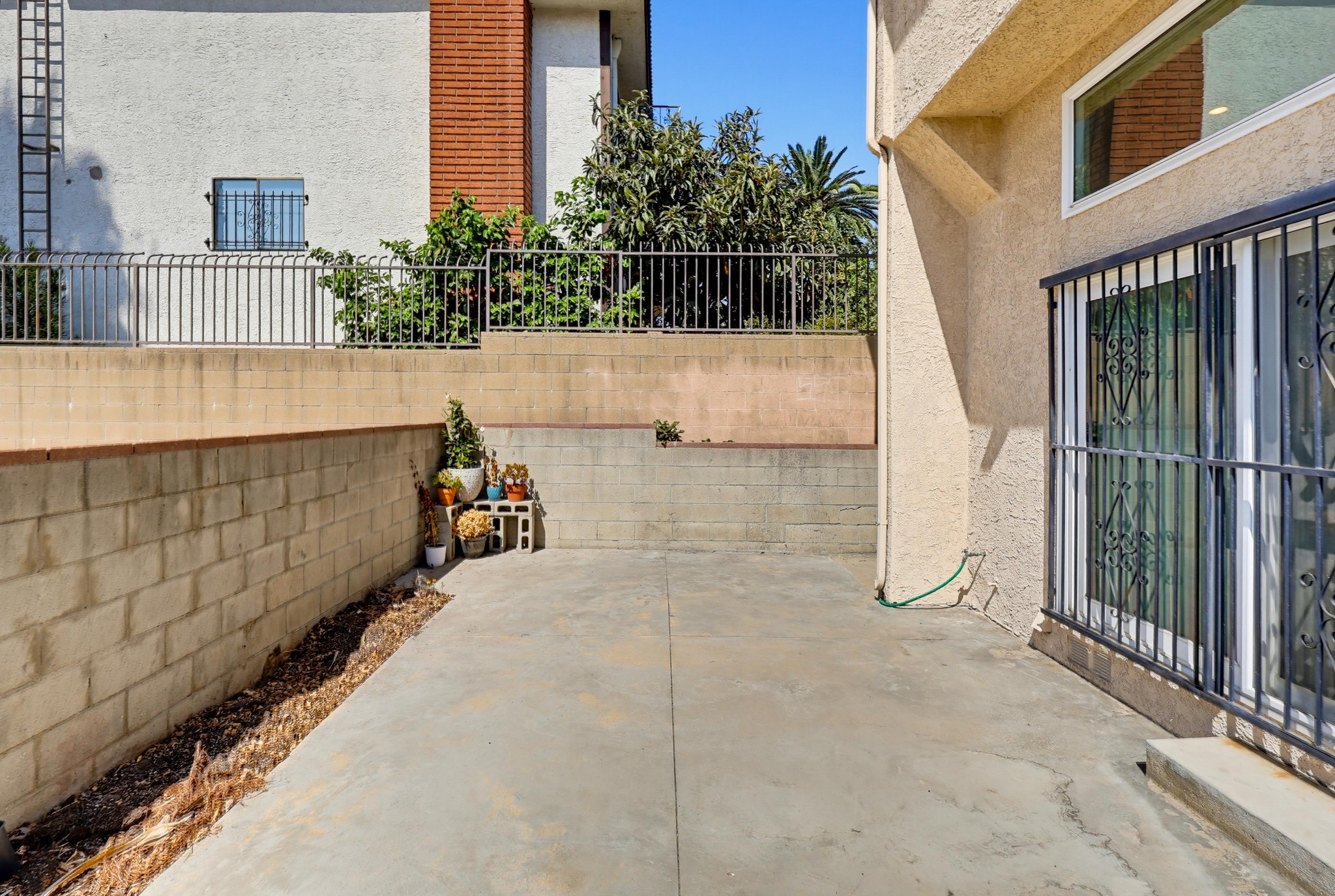 Virtual tour photo 6 of 73 for 415 S Sefton Ave Apt G