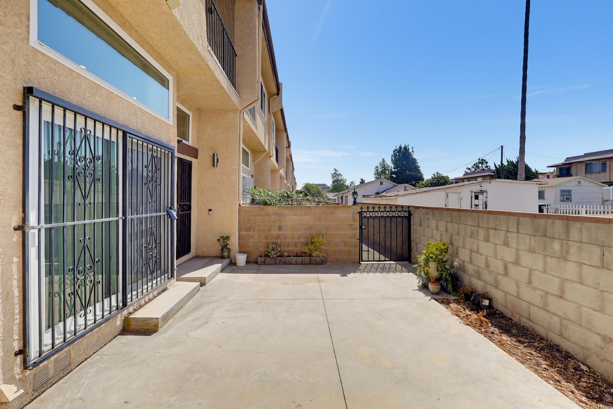 Virtual tour photo 12 of 73 for 415 S Sefton Ave Apt G