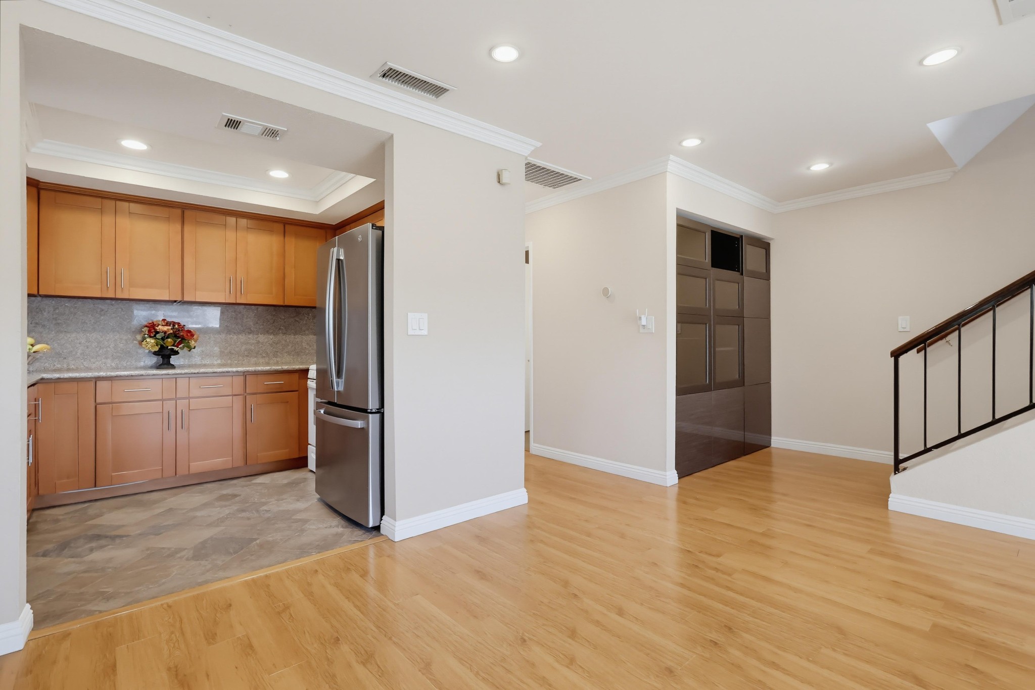 Virtual tour photo 25 of 73 for 415 S Sefton Ave Apt G