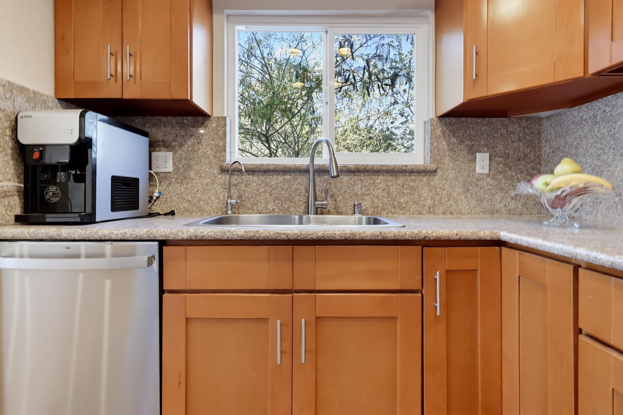 Virtual tour photo 31 of 73 for 415 S Sefton Ave Apt G