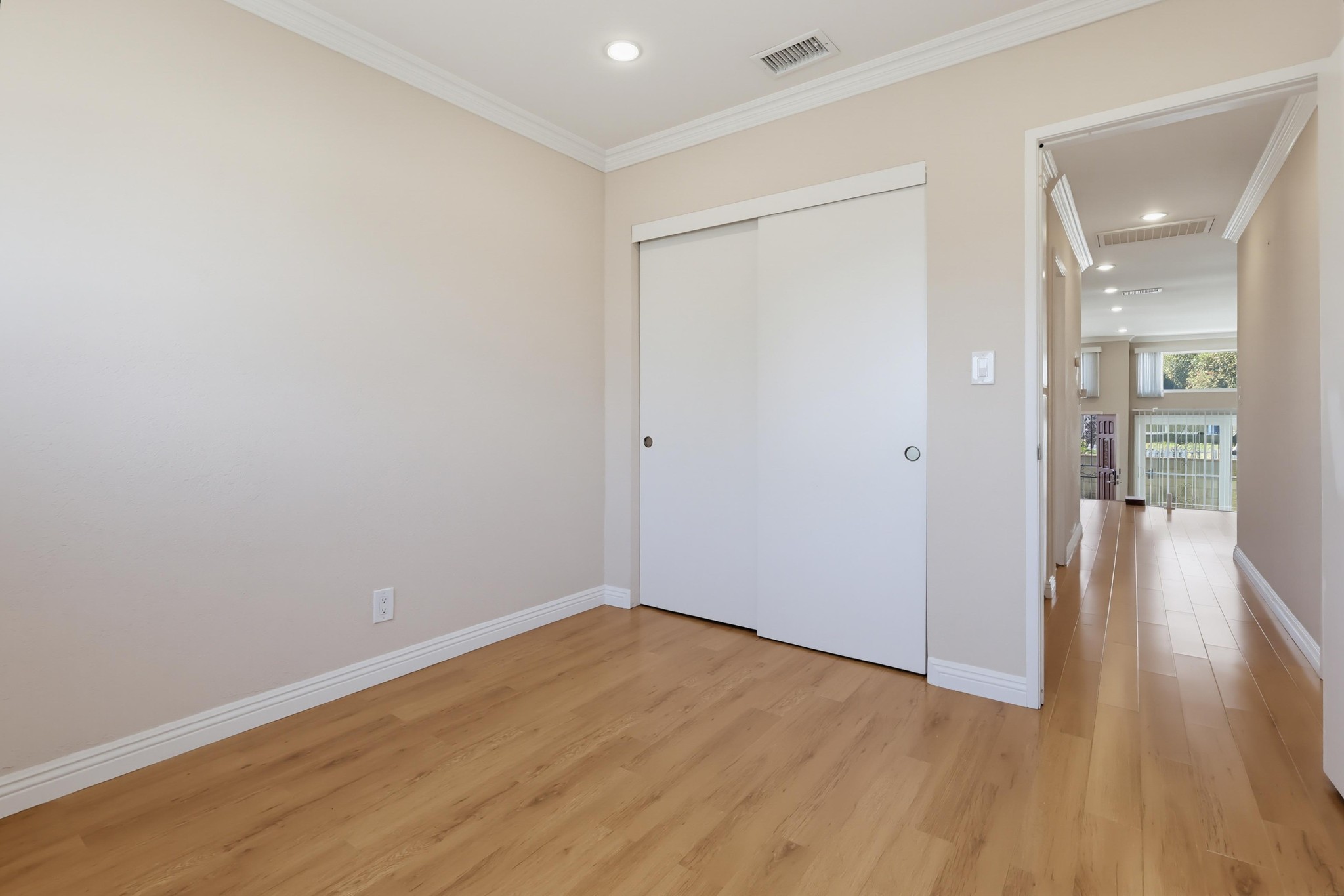 Virtual tour photo 37 of 73 for 415 S Sefton Ave Apt G