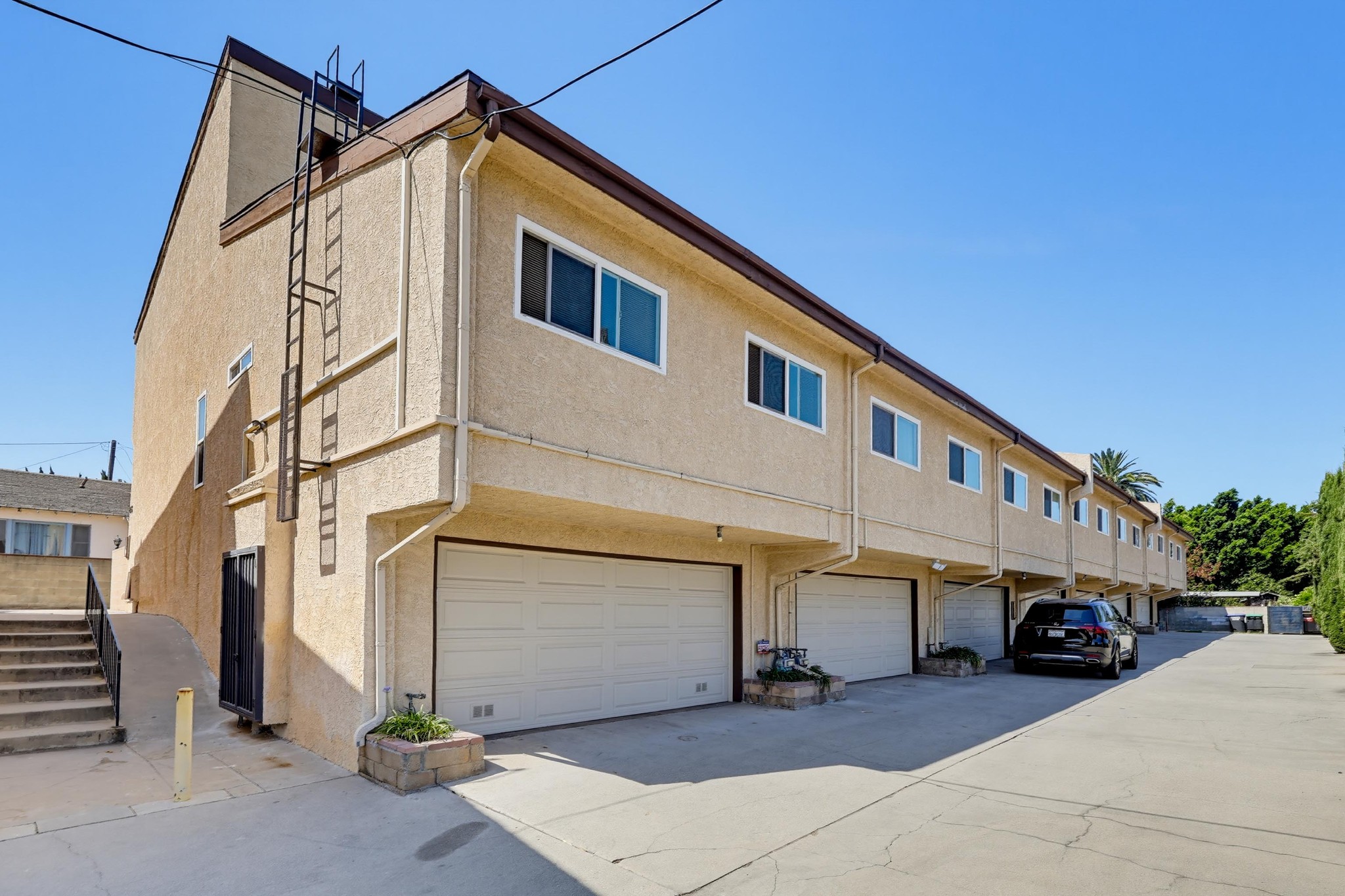 Virtual tour photo 70 of 73 for 415 S Sefton Ave Apt G