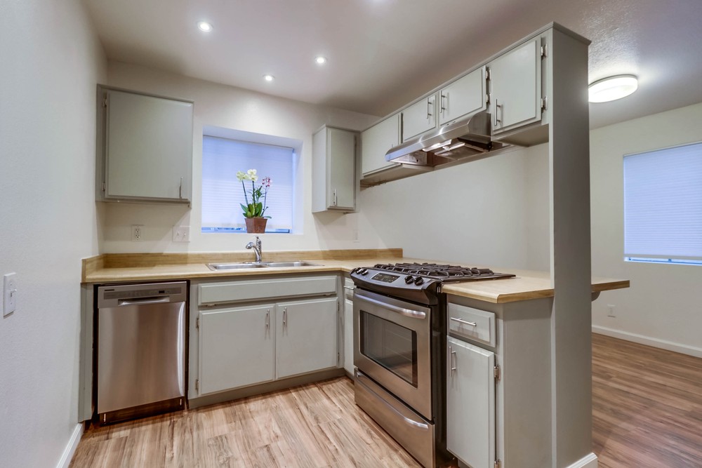 Virtual tour photo 17 of 25 for 4150 Lamont St