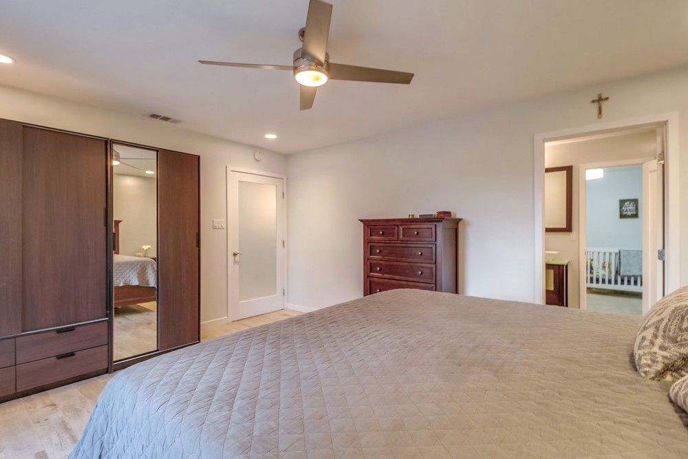 Virtual tour photo 52 of 95 for 4151 Clairemont Dr