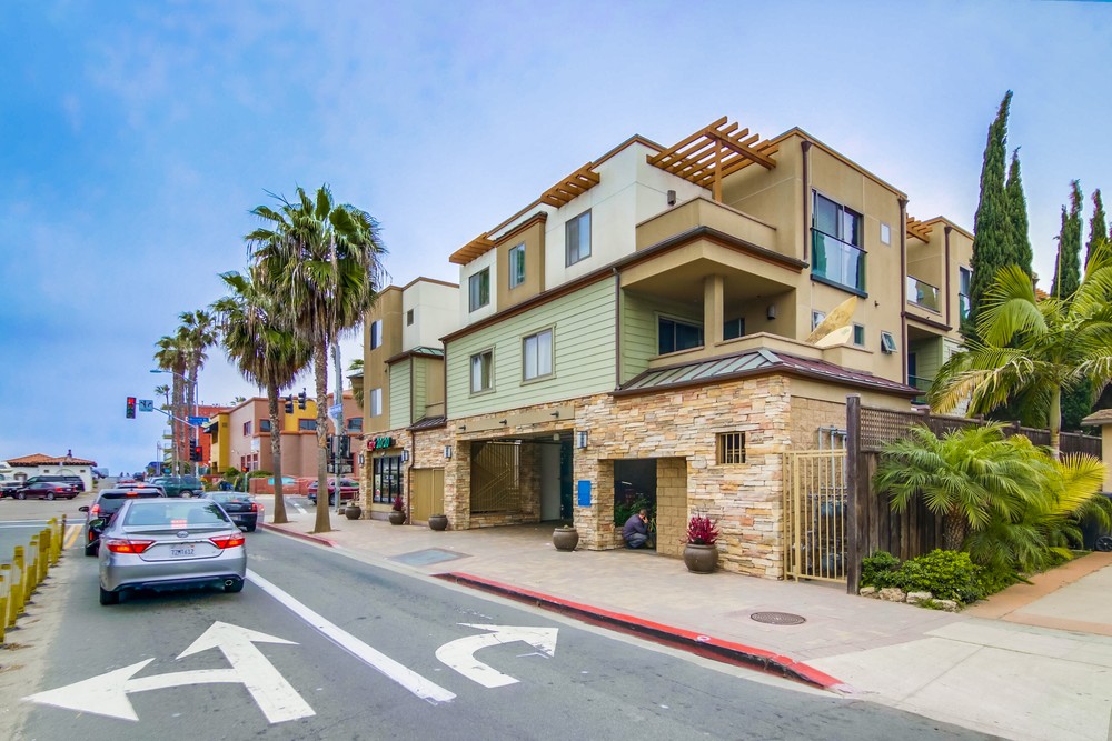 Virtual tour photo 1 of 48 for 4151 Mission Blvd #215