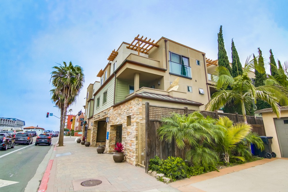 Virtual tour photo 3 of 48 for 4151 Mission Blvd #215