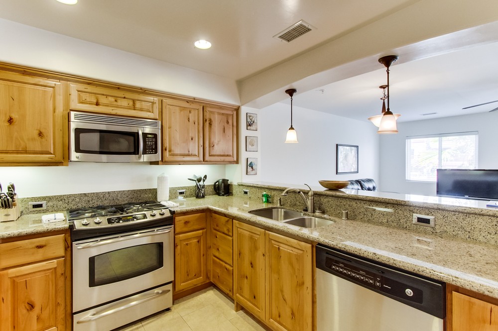 Virtual tour photo 12 of 33 for 4151 Mission Boulevard #213