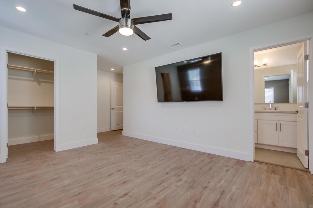 Virtual tour photo 33 of 50 for 4152 Nordica Ave