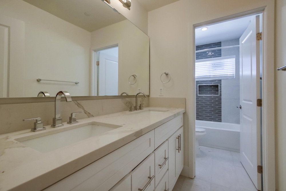 Virtual tour photo 43 of 50 for 4152 Nordica Ave