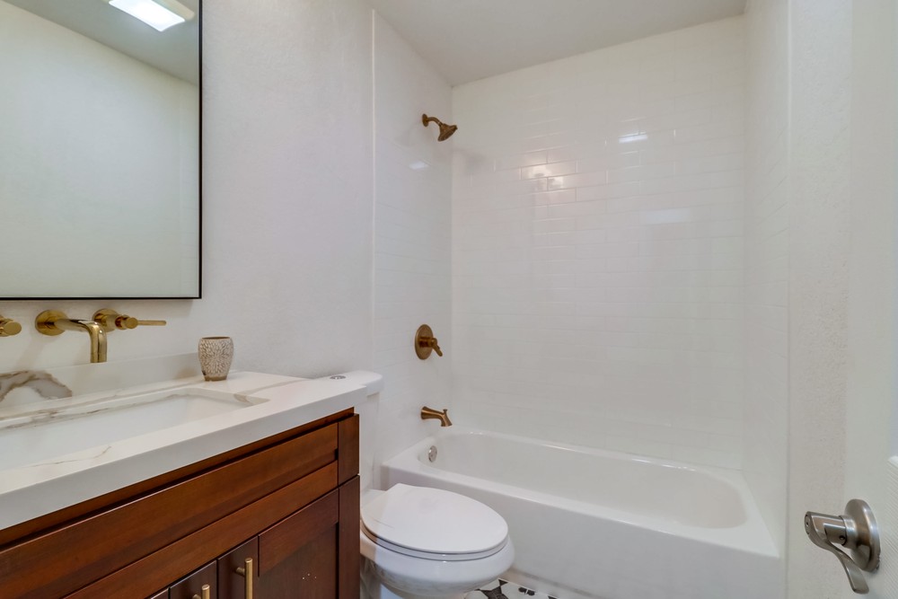 Virtual tour photo 26 of 45 for 4152 Oregon St APT 3