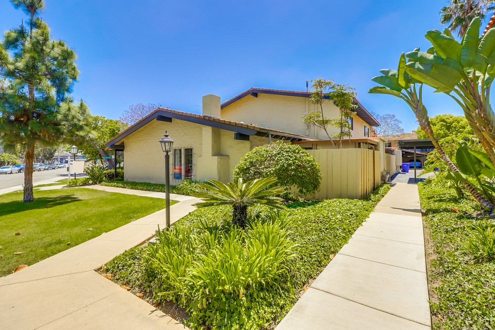 Virtual tour photo 4 of 38 for 4153 Loma Riviera Ln