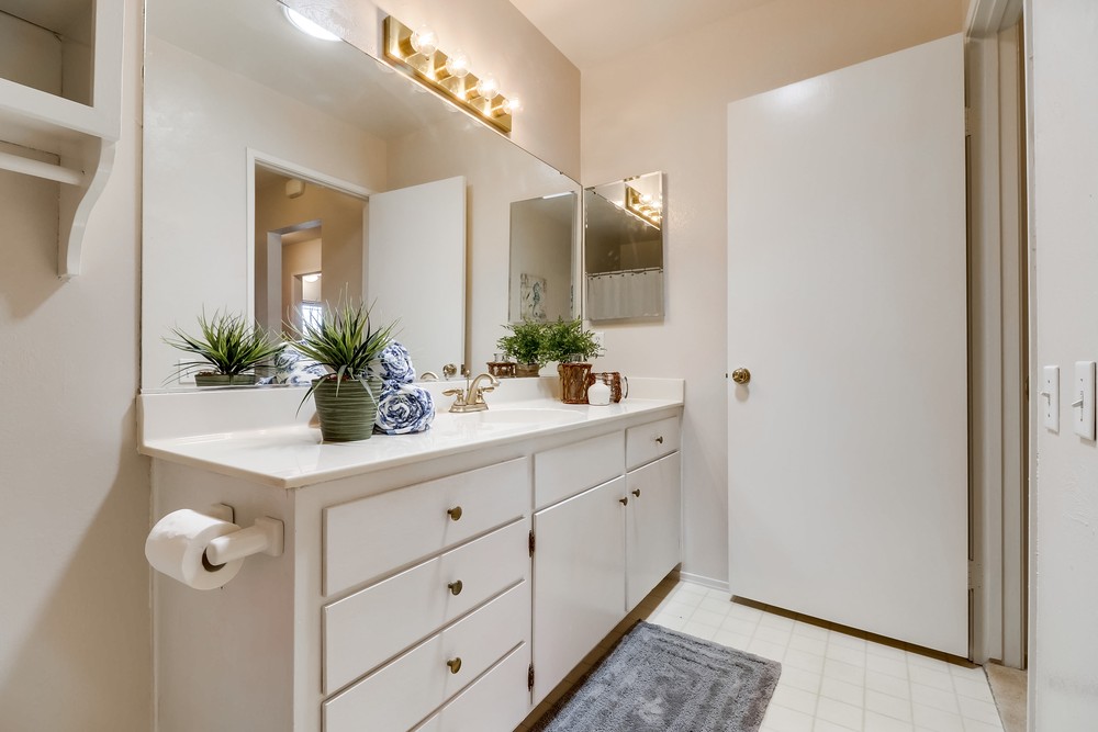 Virtual tour photo 24 of 38 for 4153 Loma Riviera Ln