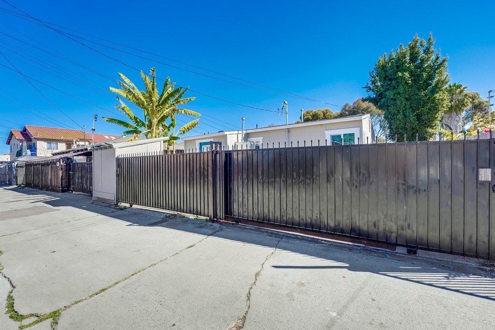 Virtual tour photo 1 of 32 for 4158 40th St
