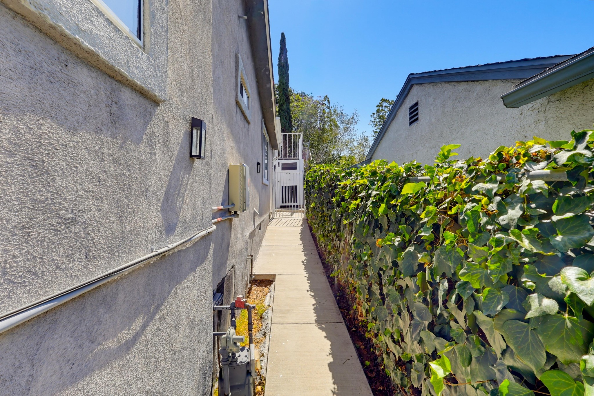 Virtual tour photo 4 of 40 for 416 Sinclair Ave