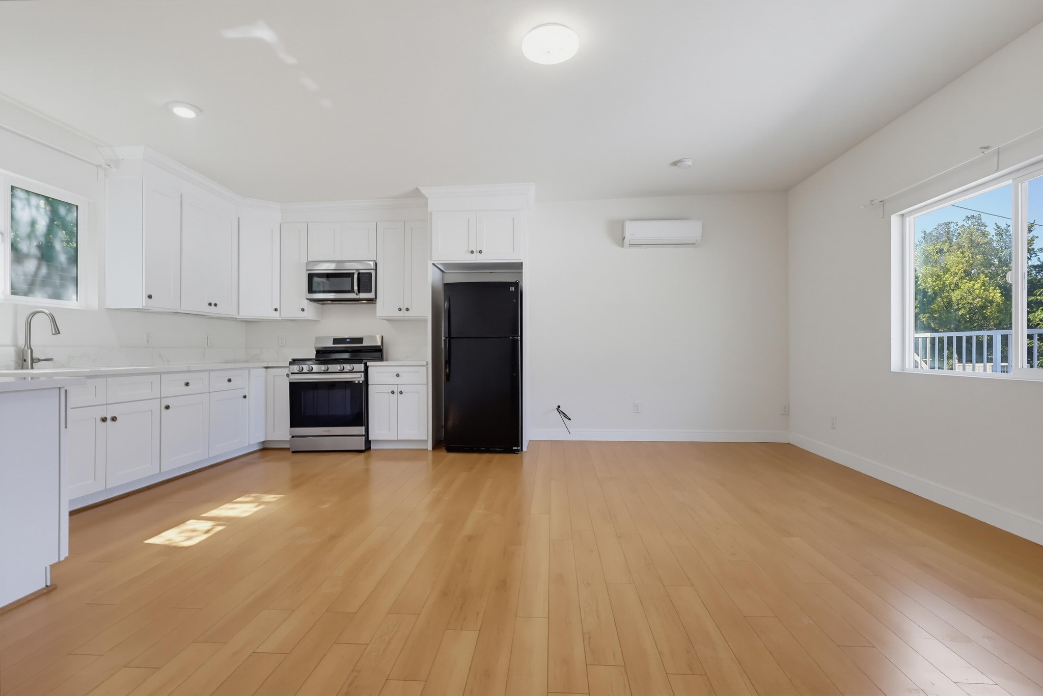 Virtual tour photo 10 of 40 for 416 Sinclair Ave