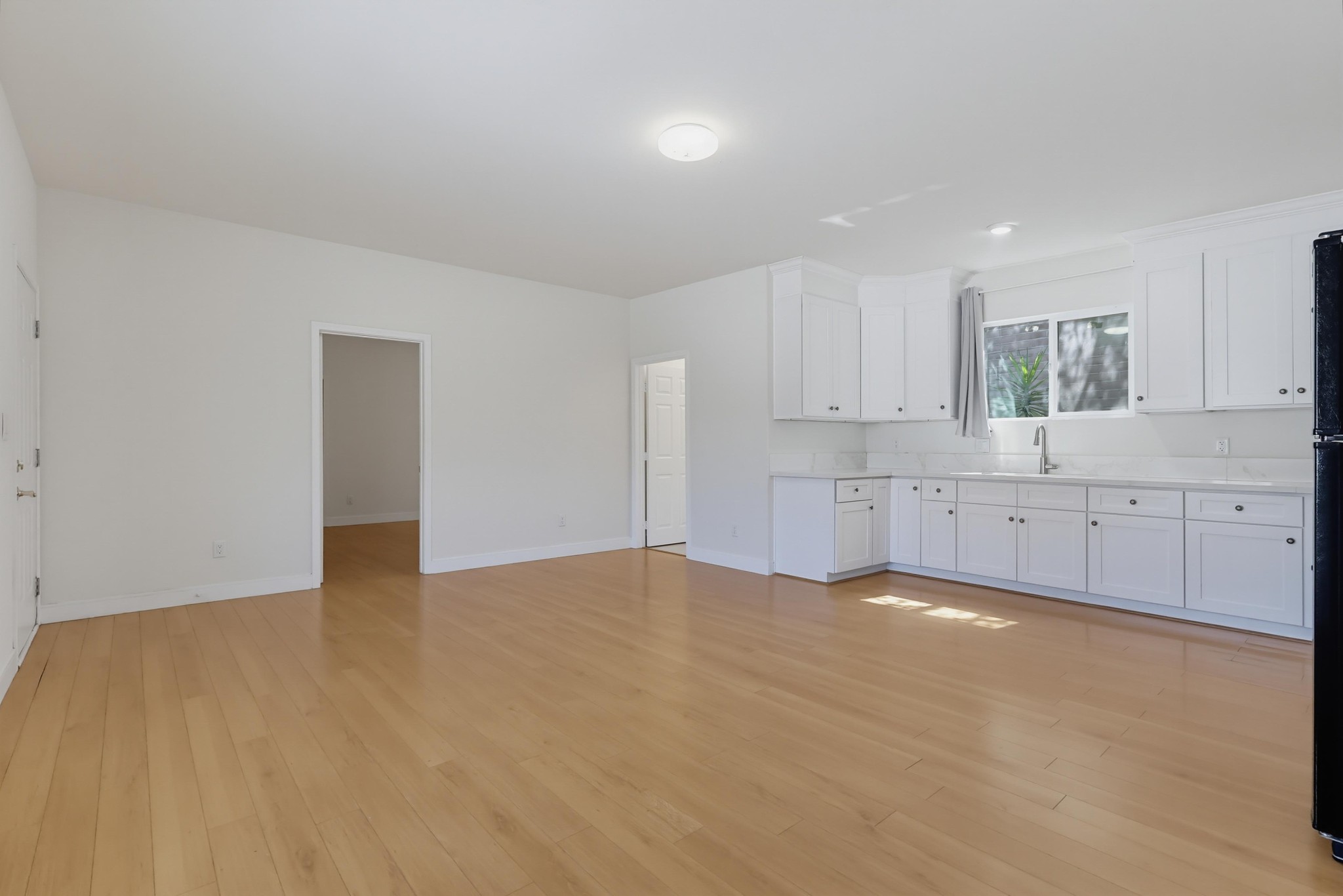 Virtual tour photo 12 of 40 for 416 Sinclair Ave