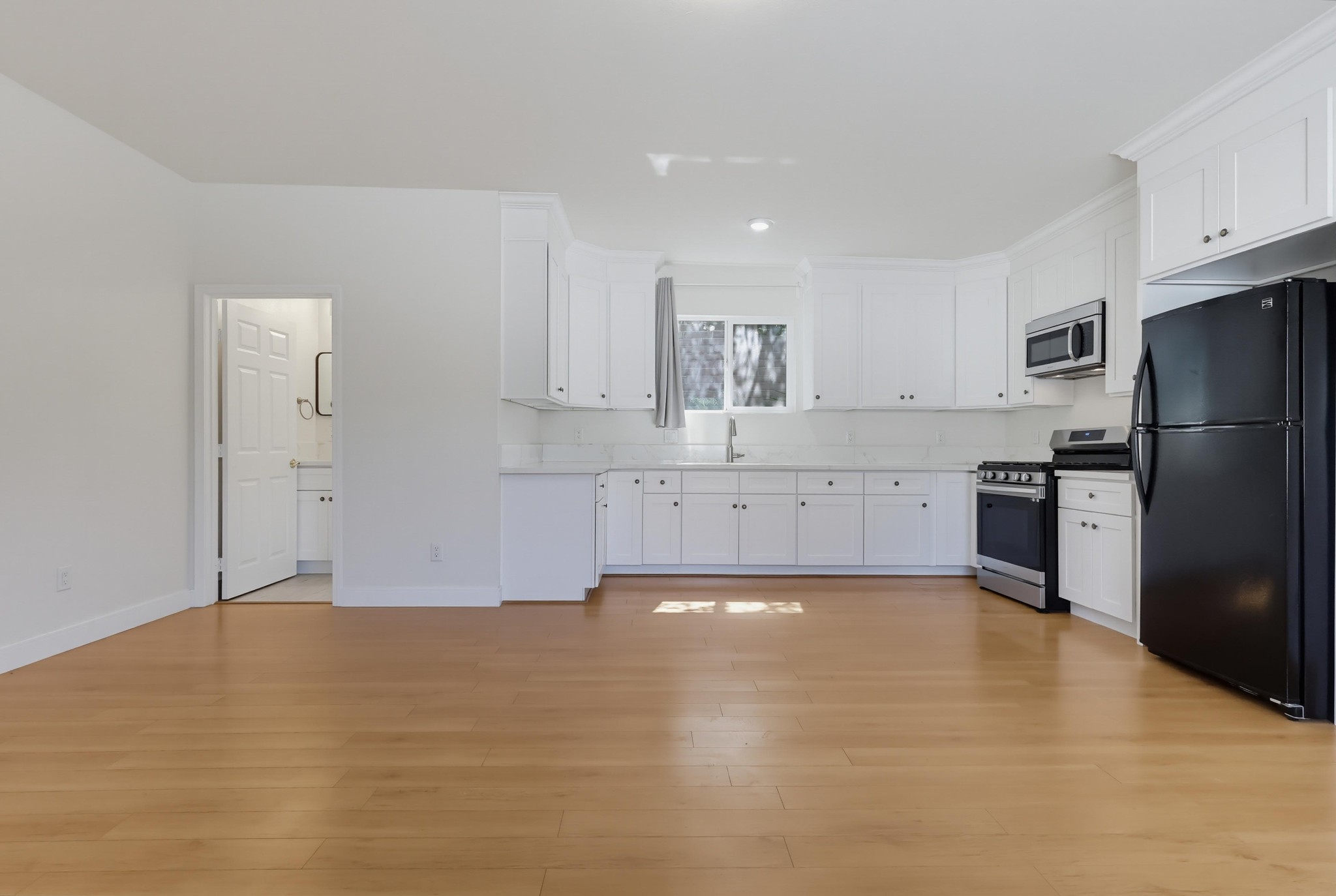 Virtual tour photo 13 of 40 for 416 Sinclair Ave