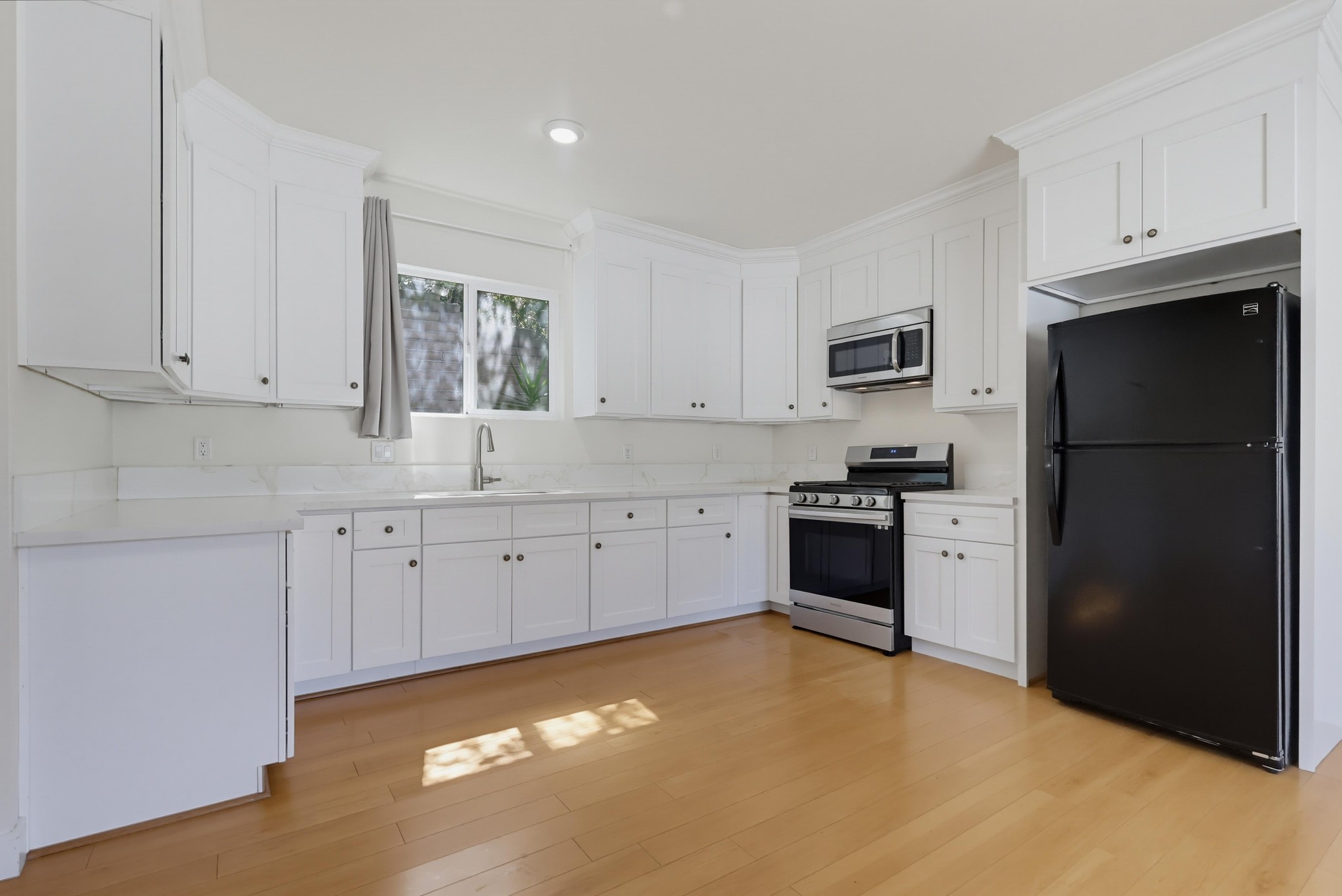 Virtual tour photo 16 of 40 for 416 Sinclair Ave