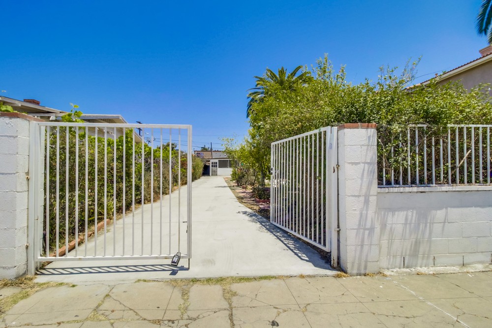 Virtual tour photo 3 of 44 for 4165 Wilson Ave
