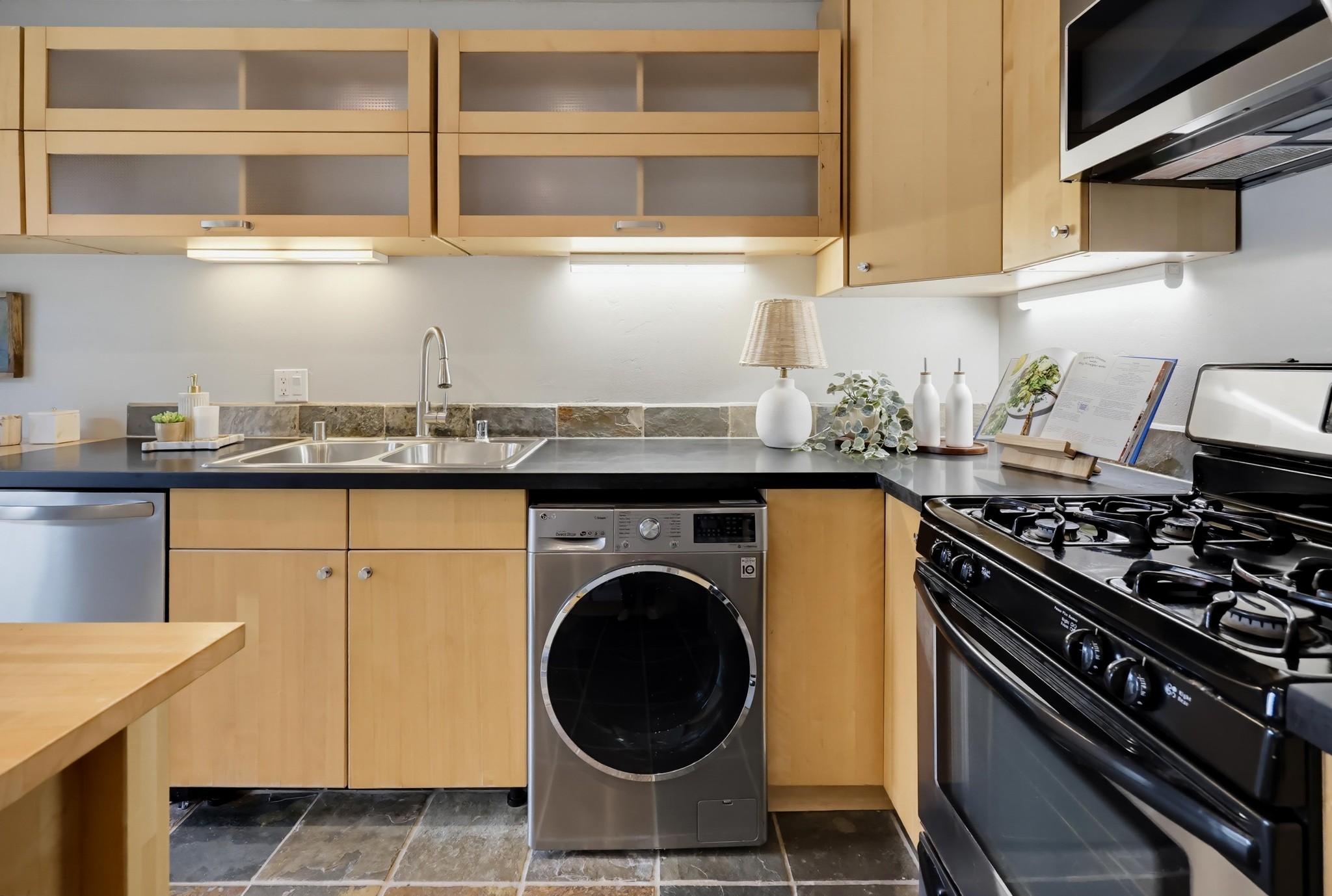Virtual tour photo 22 of 47 for 4173 Mississippi St #1