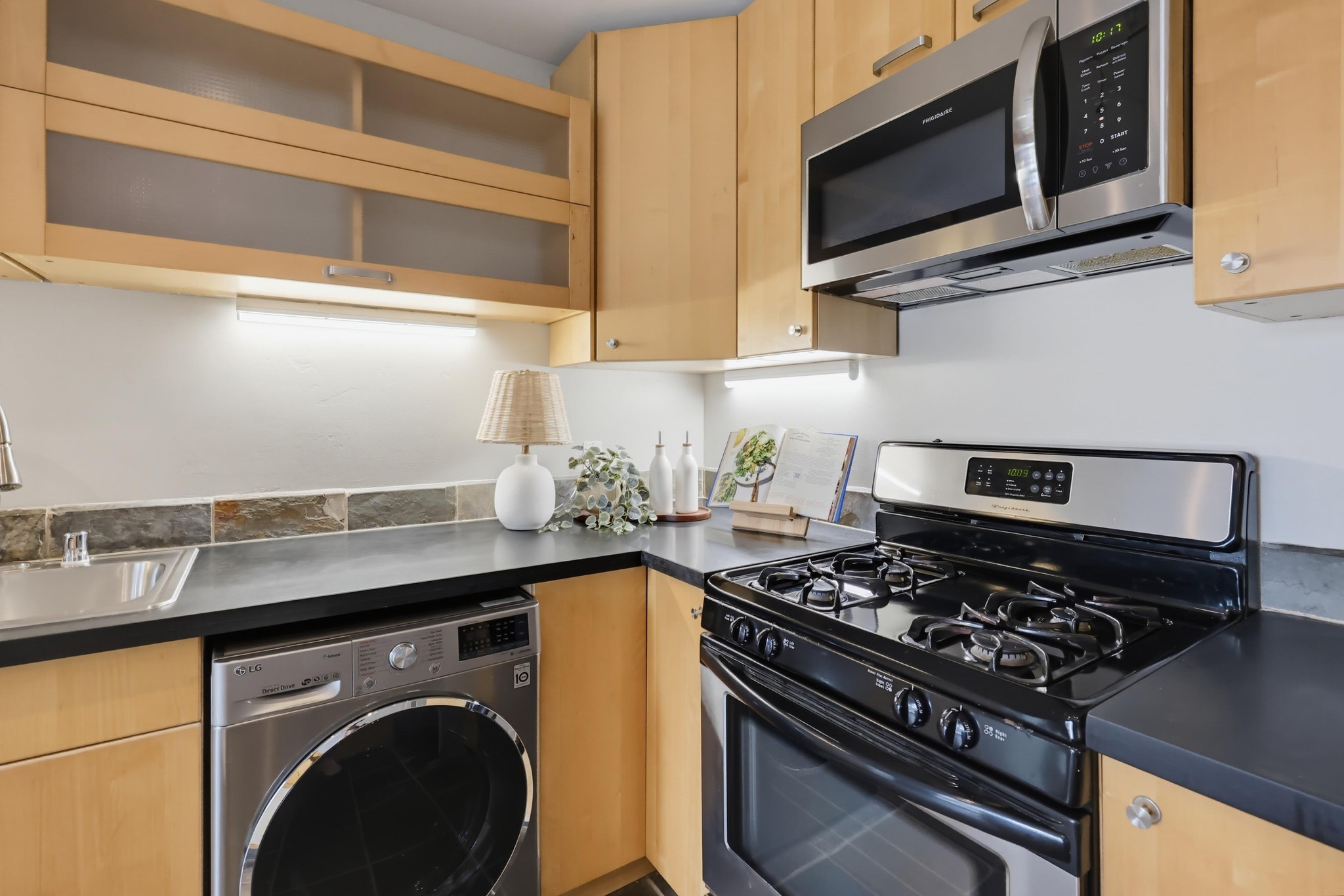 Virtual tour photo 23 of 47 for 4173 Mississippi St #1