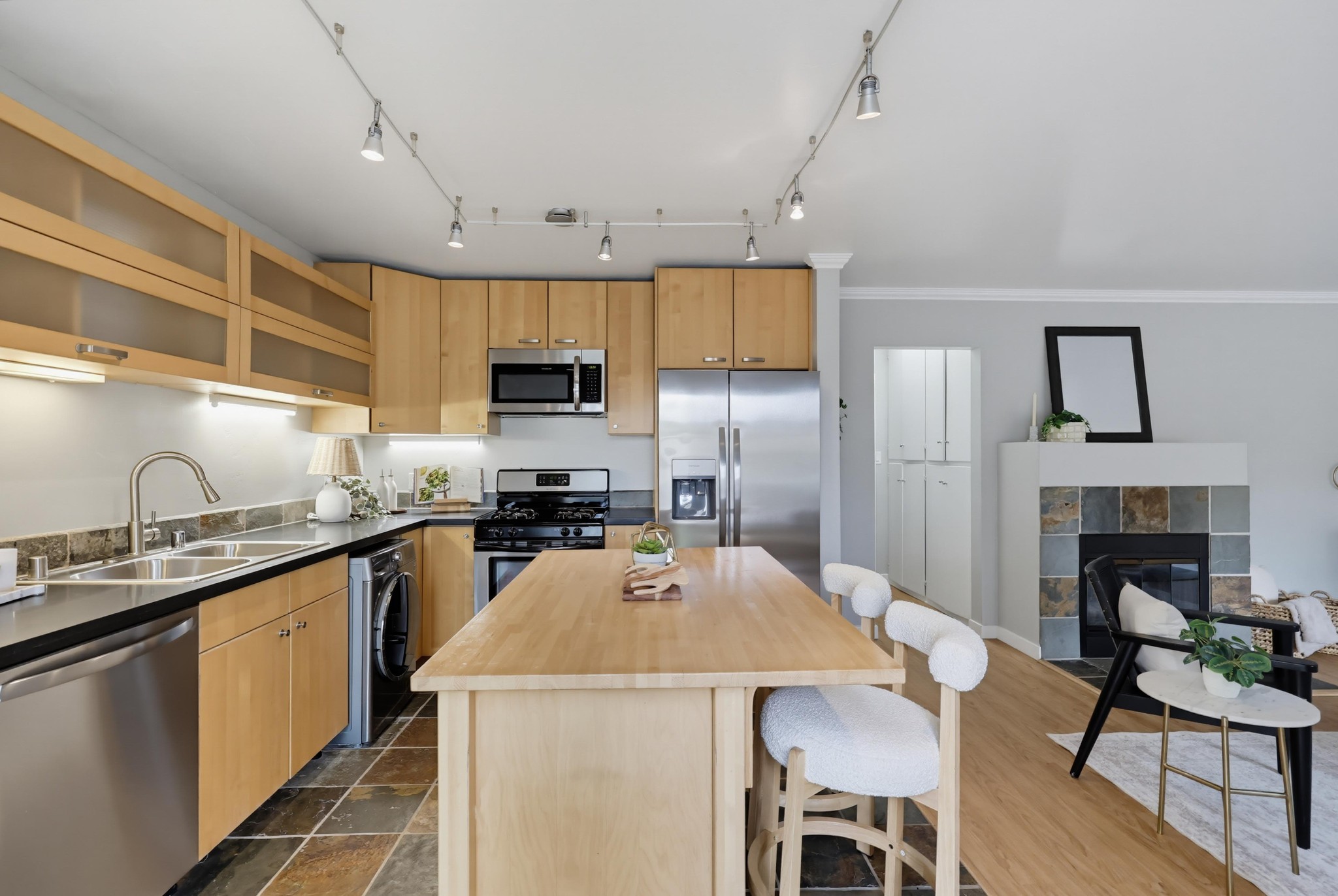 Virtual tour photo 24 of 47 for 4173 Mississippi St #1