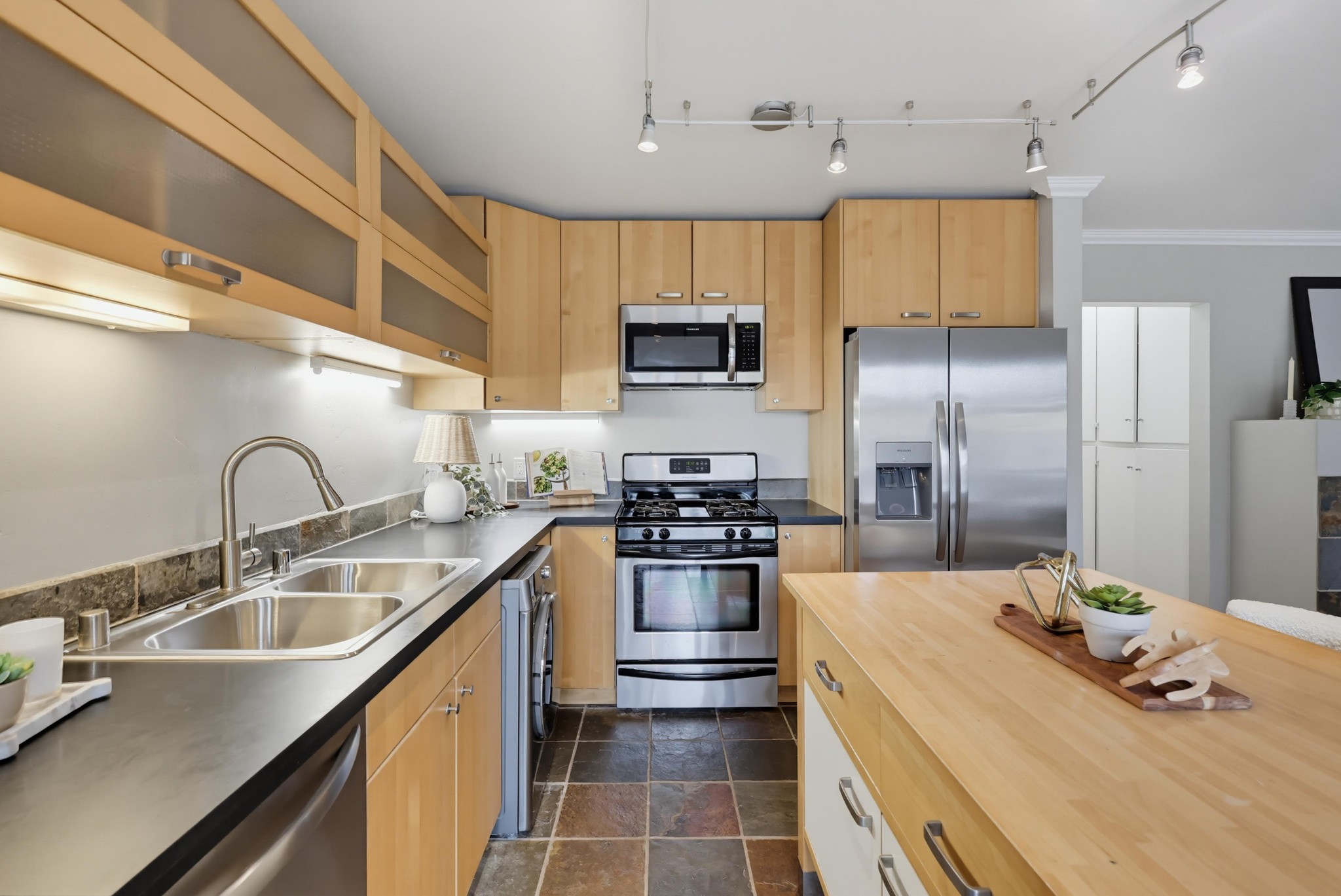 Virtual tour photo 26 of 47 for 4173 Mississippi St #1
