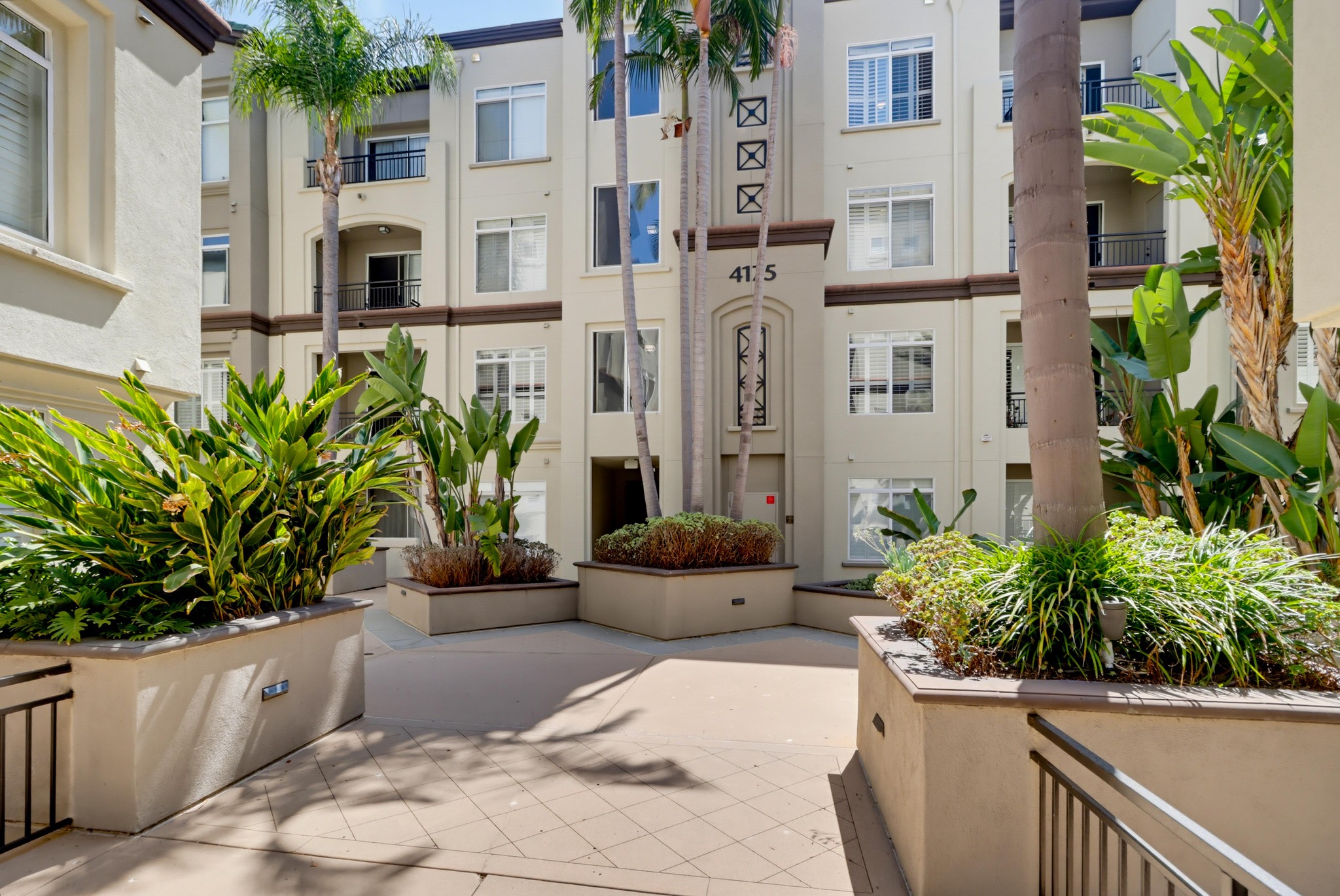 Virtual tour photo 4 of 31 for 4175 Executive Dr Unit G205