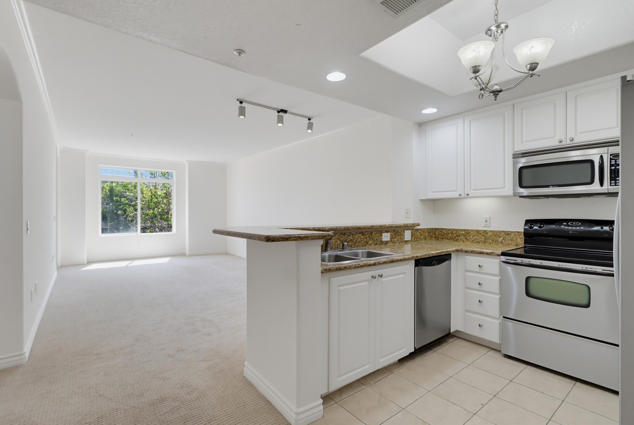 Virtual tour photo 7 of 31 for 4175 Executive Dr Unit G205