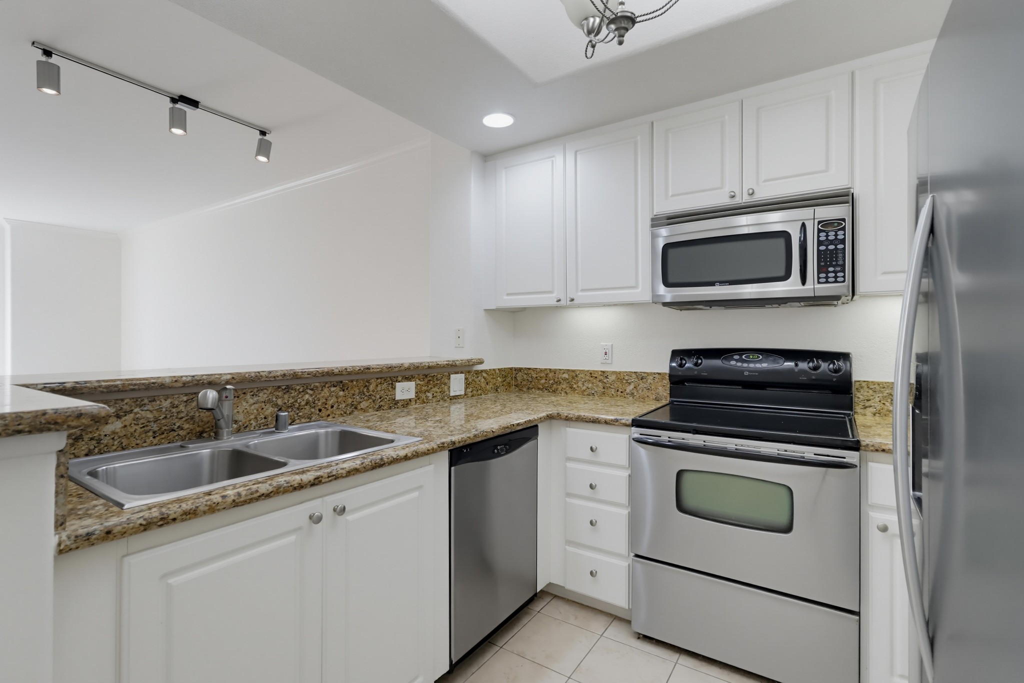 Virtual tour photo 9 of 31 for 4175 Executive Dr Unit G205